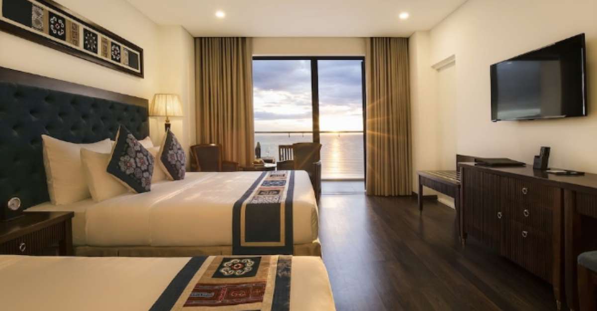 Phòng Triple Balcony Oceanfront tại Balcona Hotel Da Nang