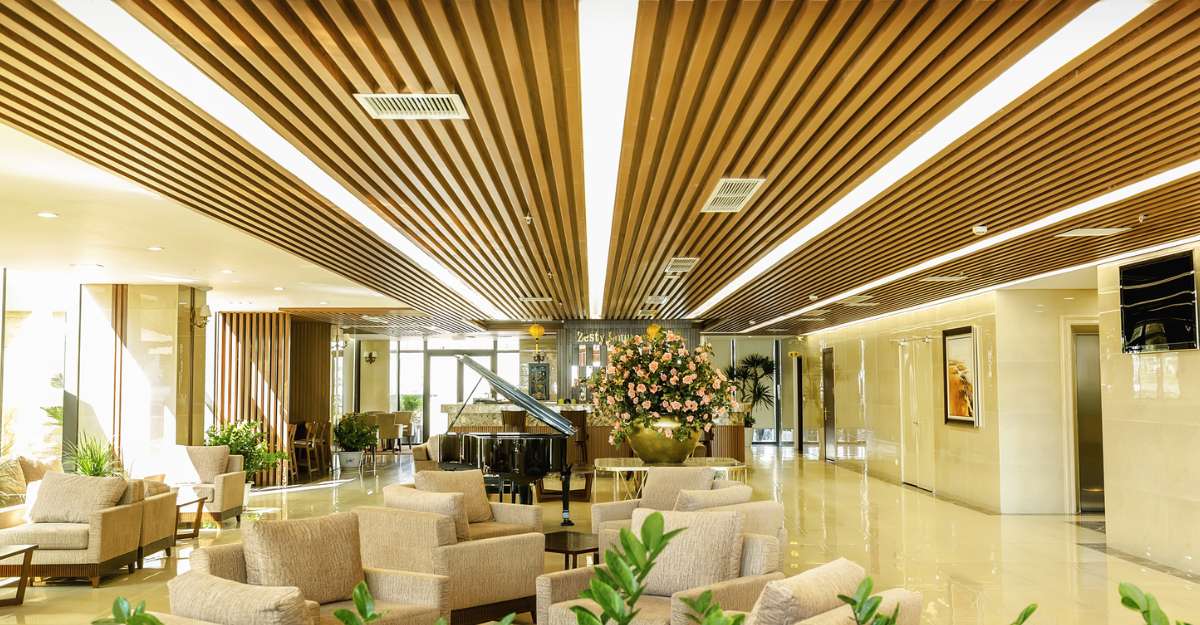 Quầy bar đẳng cấp tại tiền sảnh Balcona Hotel Da Nang
