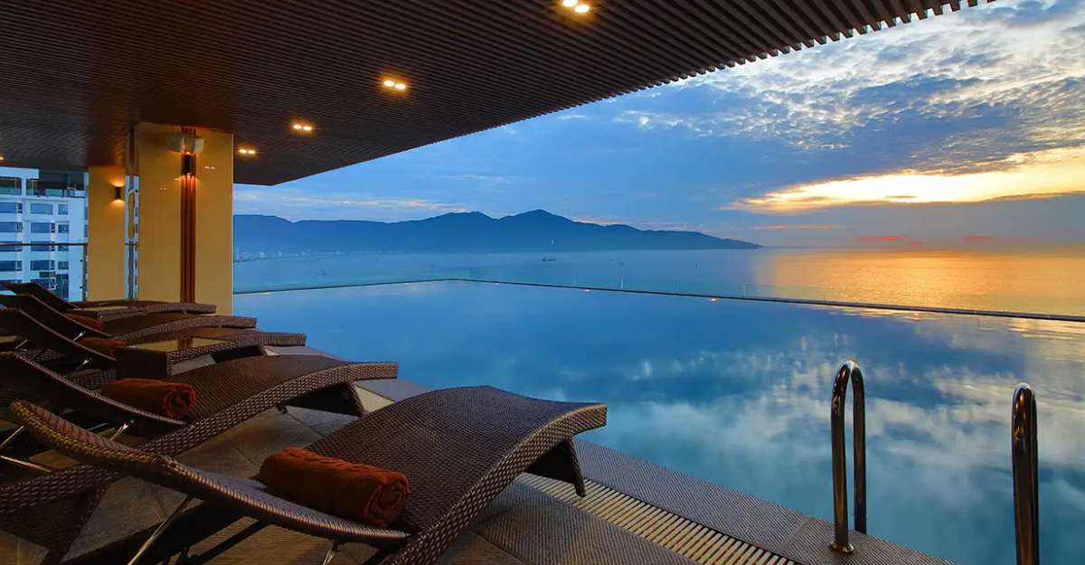Hồ Bơi tại Balcona Hotel Da Nang