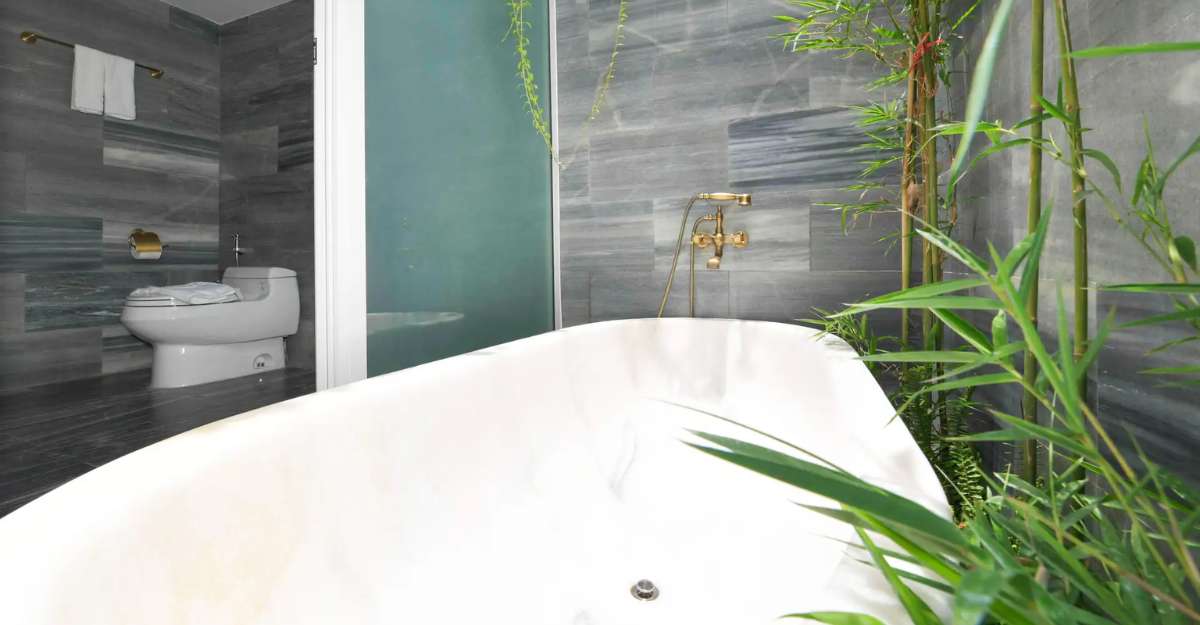 Thiết kế phòng tắm độc đáo tại Cocoland River Beach Resort And Spa