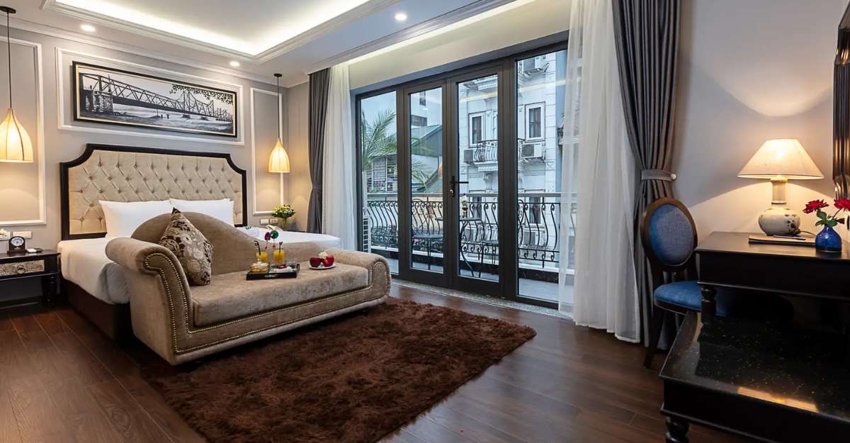 Không gian phòng Junior Suite With Balcony tại Babylon Premium Hotel & Spa