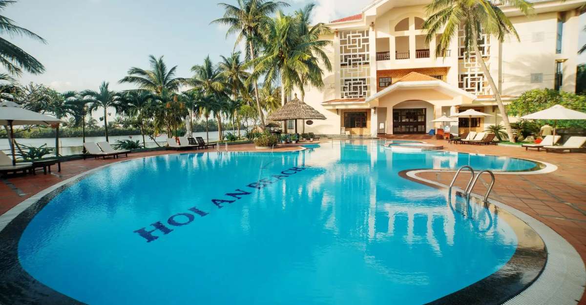 Hồ bơi ngoài trời tại Hoi An Beach Resort