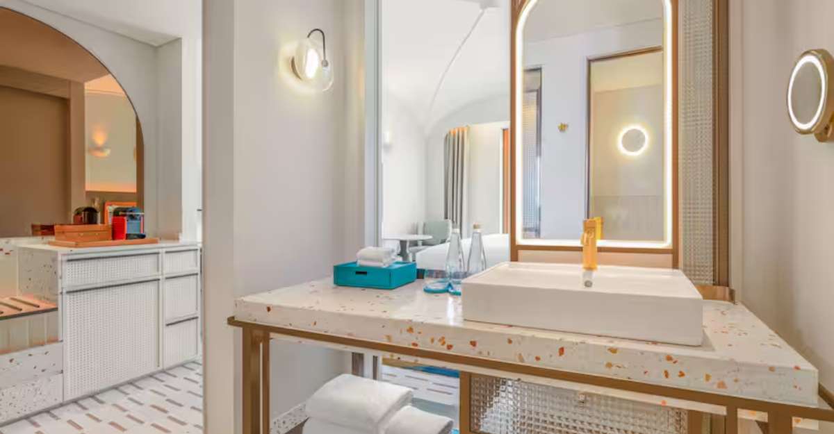Phòng Twin Classico Ocean View, tại La Festa Phu Quoc