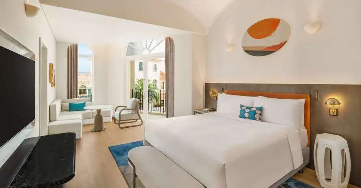 Phòng King Amalfi Suite tại La Festa Phu Quoc