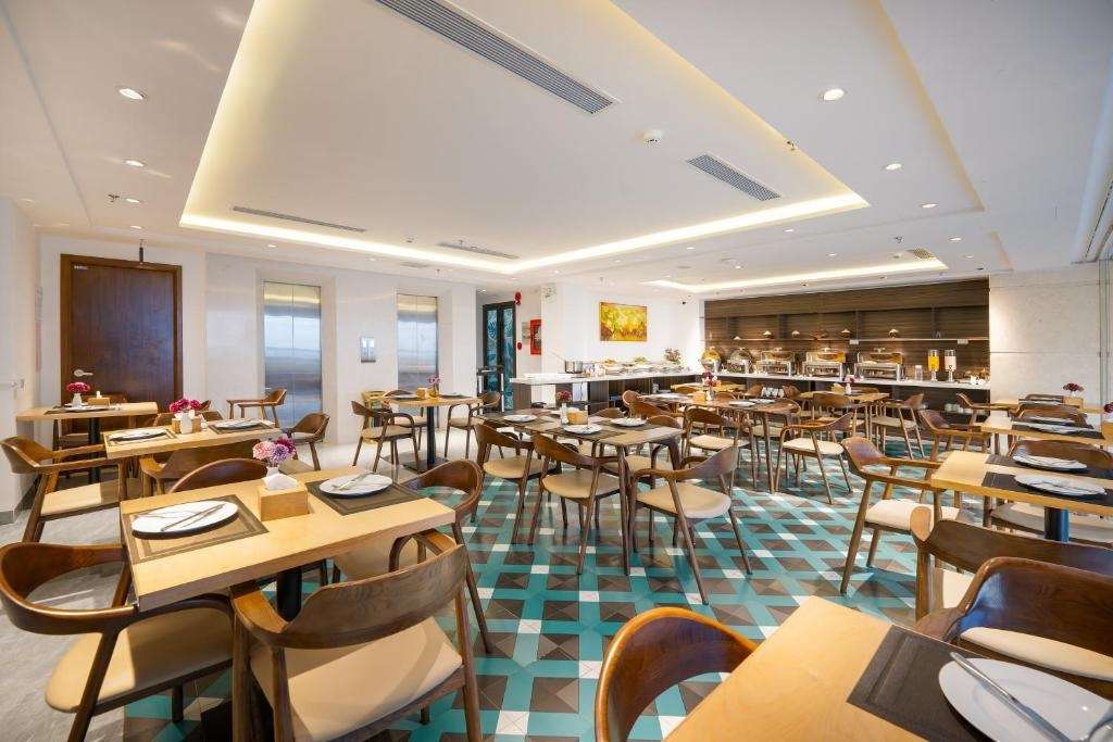 Không gian nhà hàng sang trọng tại Senorita Boutique Hotel
