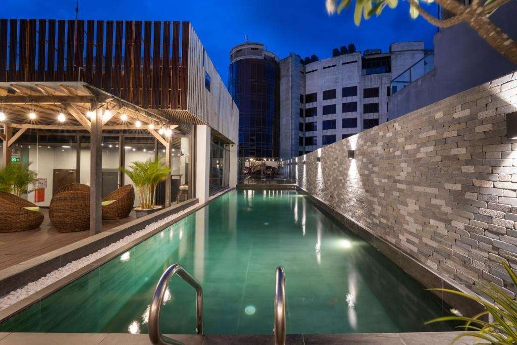 Không gian bể bơi ngoài trời tại Senorita Boutique Hotel