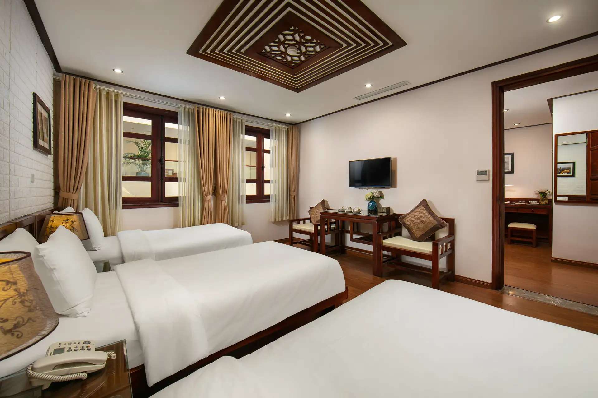 Phòng Ancient Triple tại Hanoi Nostalgia Hotel & Spa