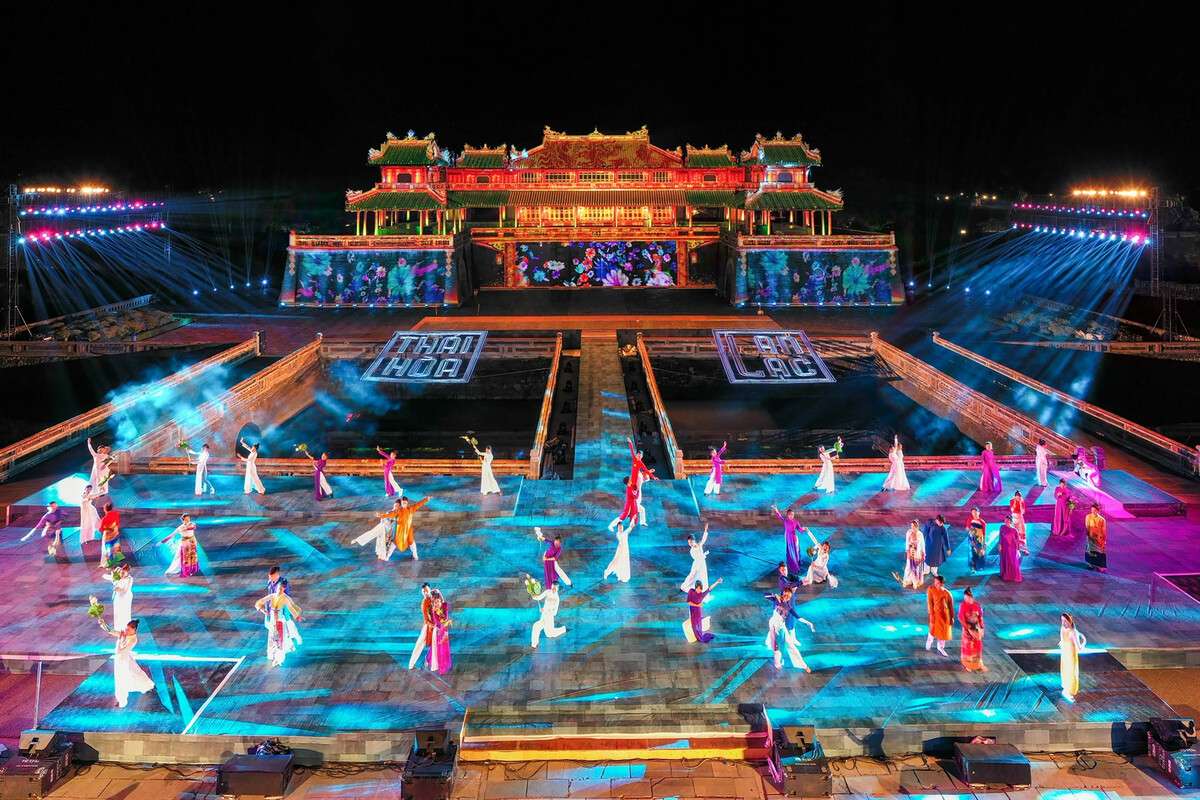 Những tiết mục nghệ thuật dàn dựng công phú tại Festival Huế - nhà nghỉ giá rẻ ở Huế
