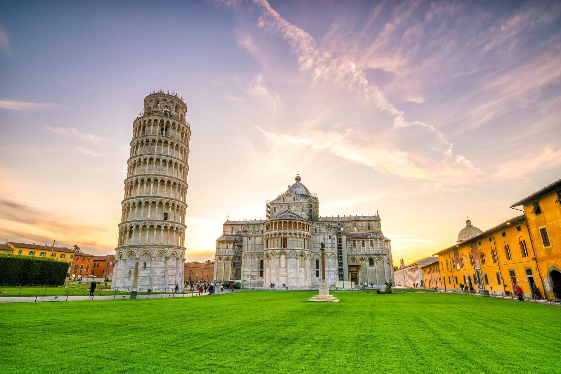 tháp nghiêng Pisa