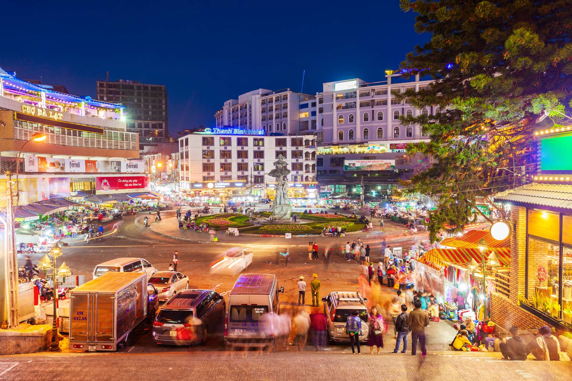 Chợ Đà Lạt thơ mộng khi về đêm