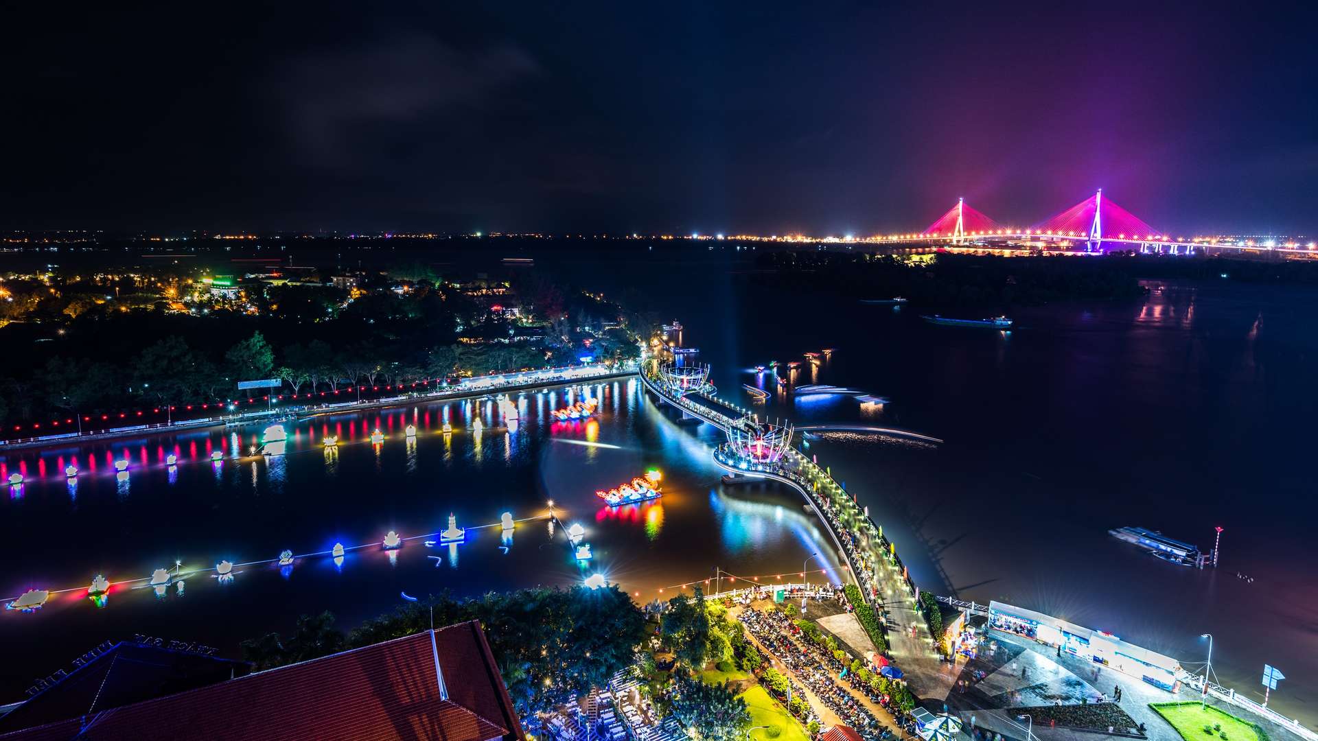 Phố đi bộ tại bến Ninh Kiều