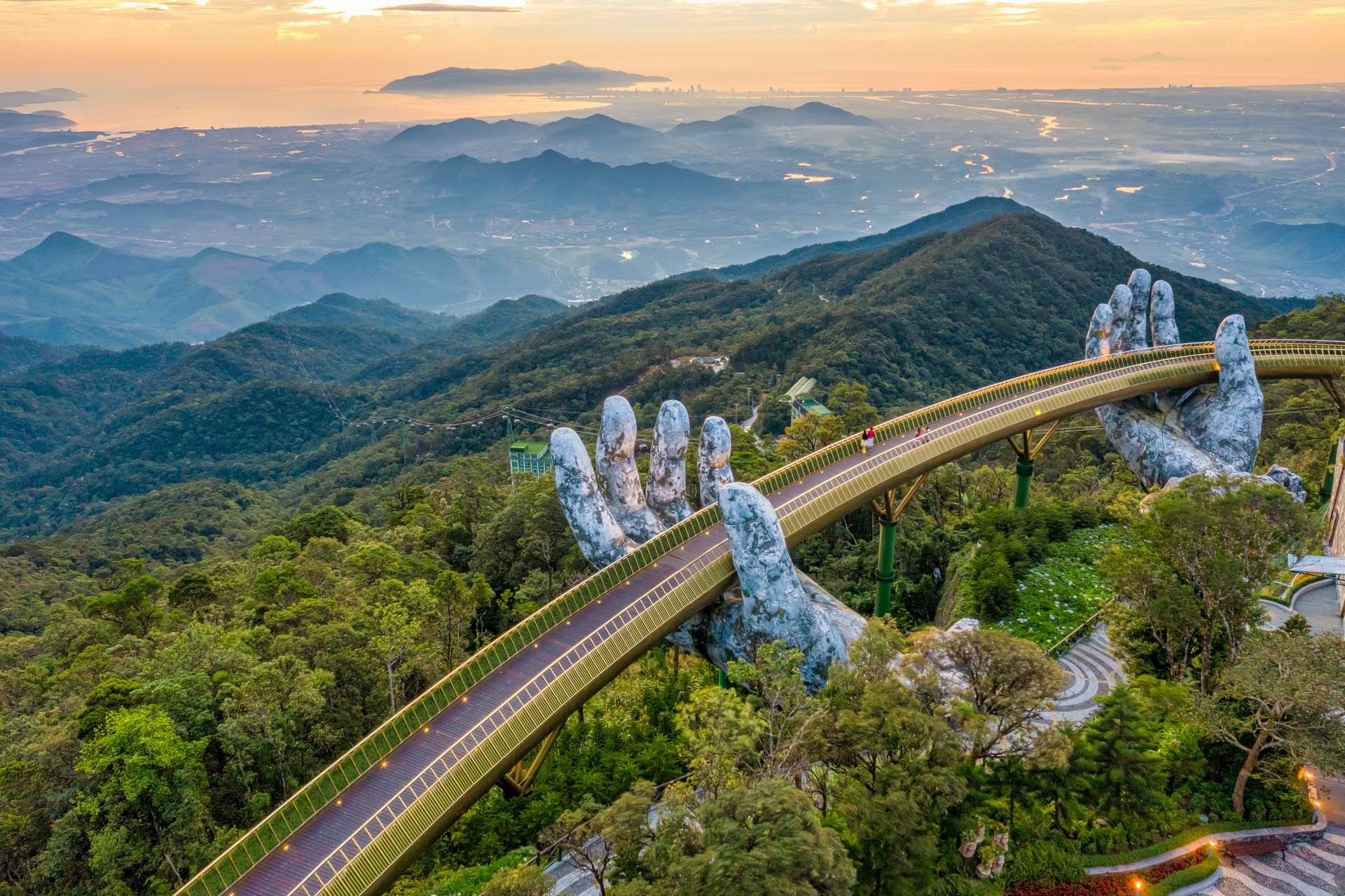 Cảnh đẹp Cầu Vàng ở Đà Nẵng