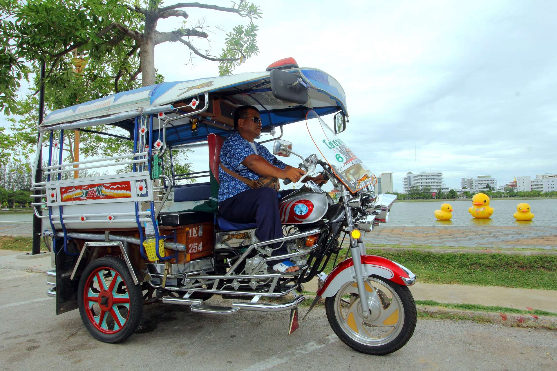 Xe Tuk - Tuk - phương tiện di chuyển phổ biến tại Thái Lan