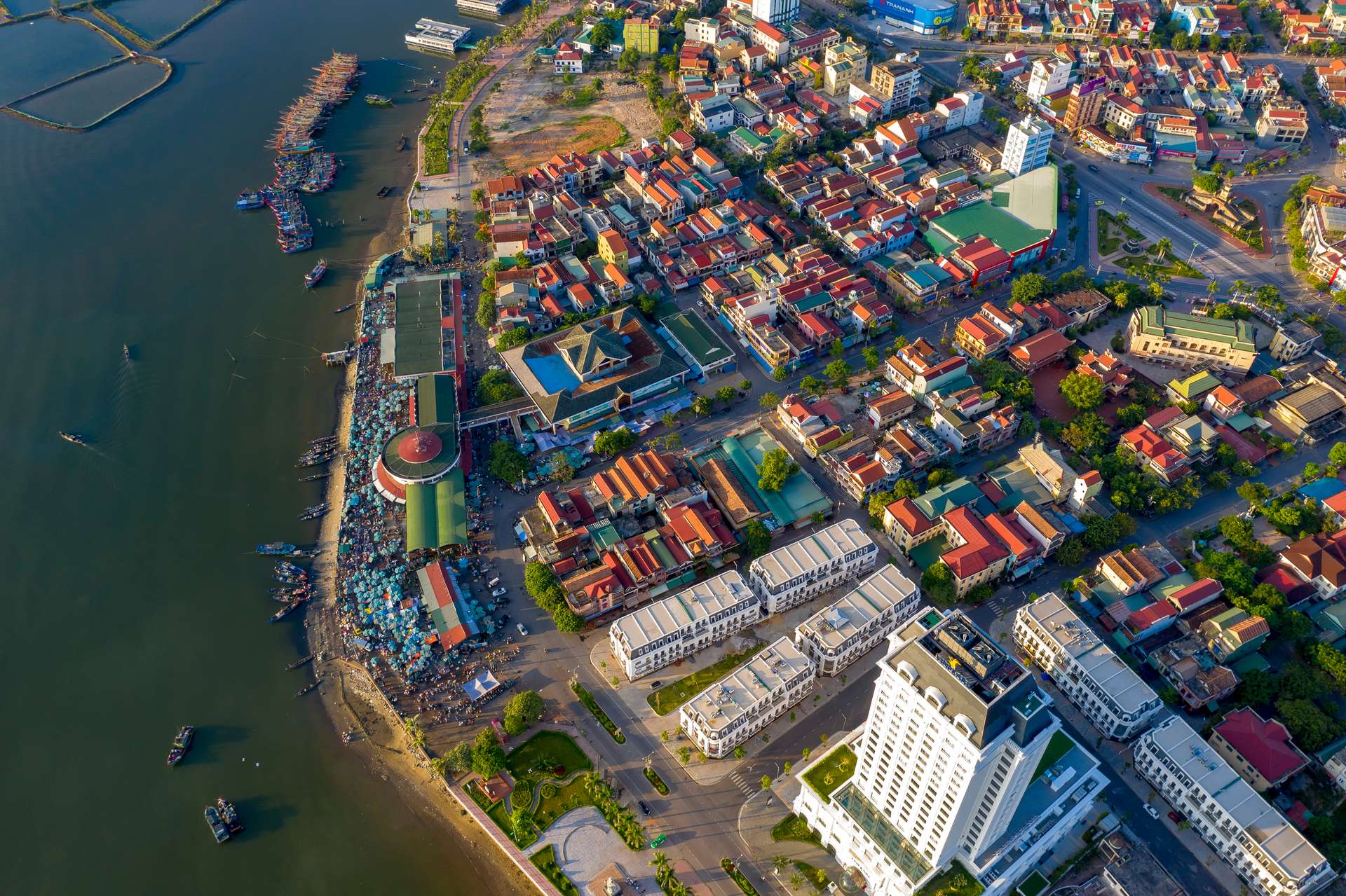 Thành phố Đồng Hới nhìn từ trên cao xuống