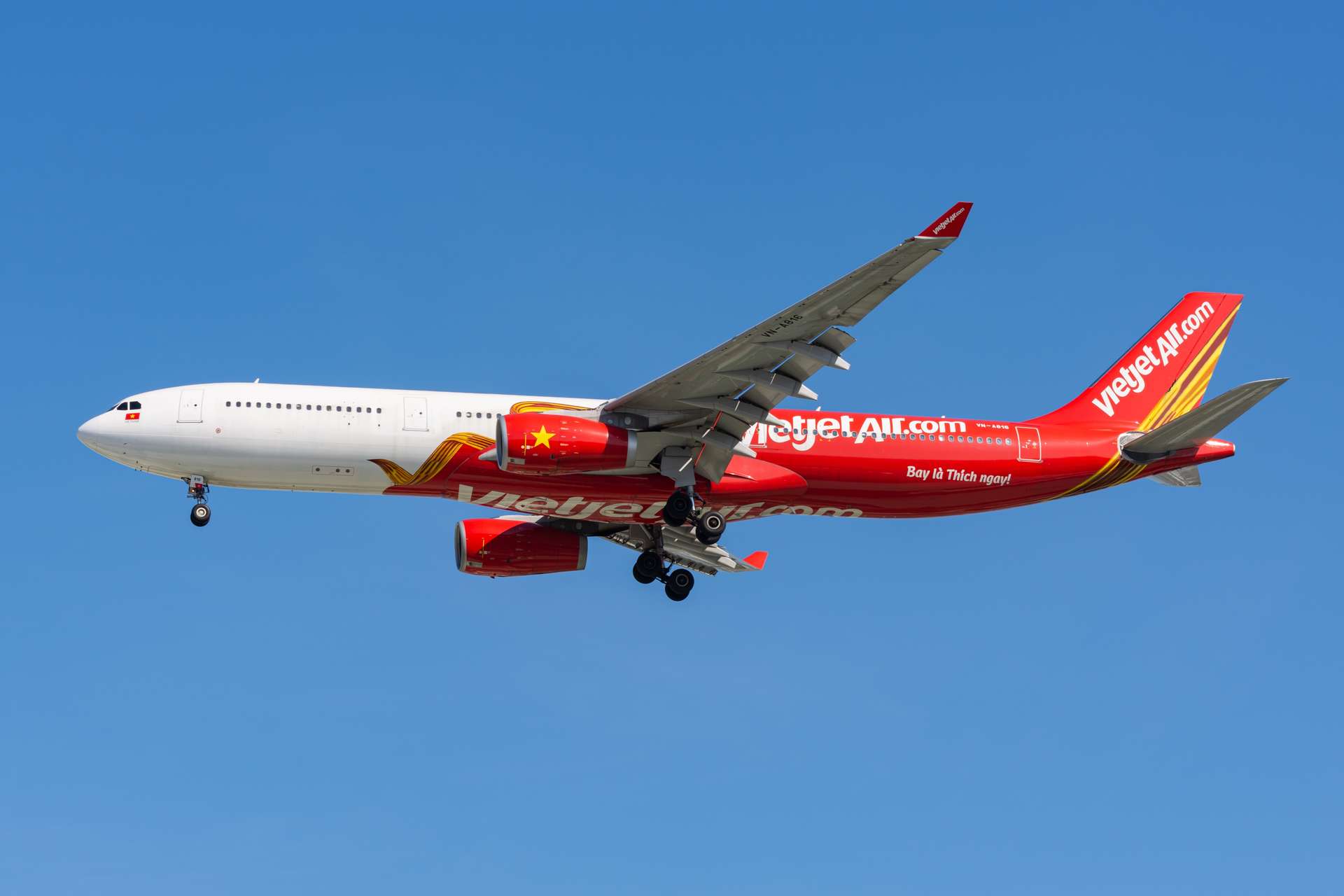 Máy bay là phương tiện thuận tiện nhất cho các chuyến du lịch xa
