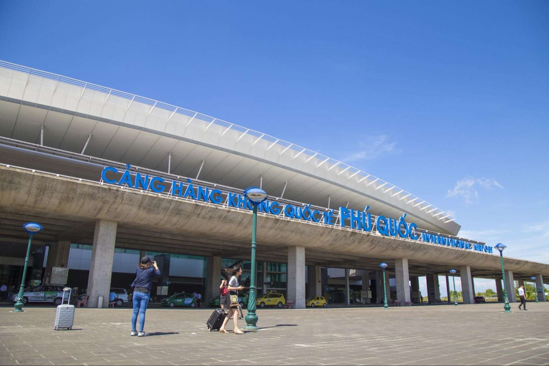 Du khách hạ cánh tại sân bay Phú Quốc