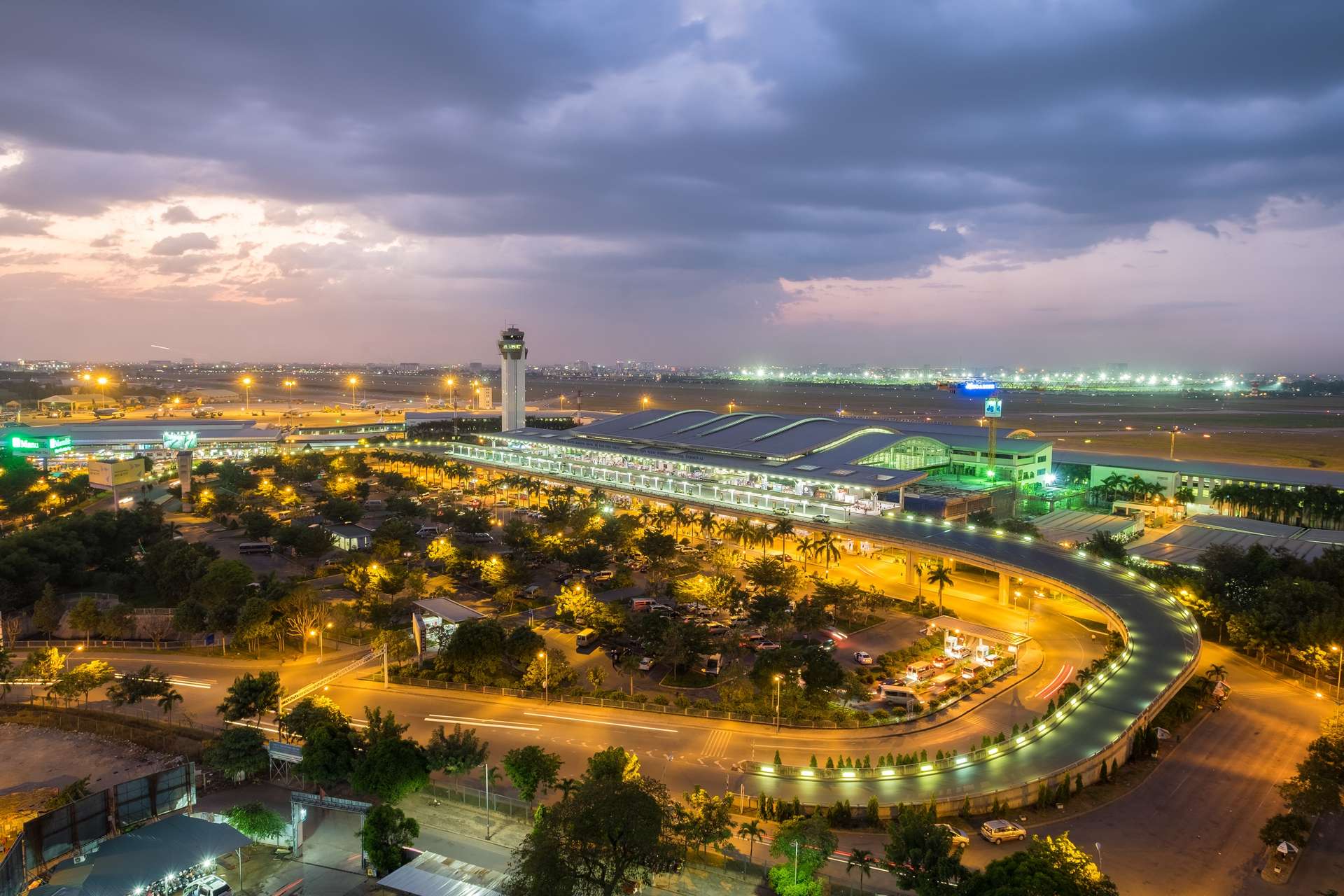 Sân bay Tân Sơn Nhất về đêm
