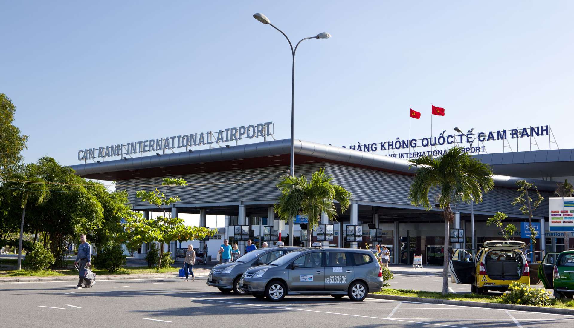 Chỉ có thể đón taxi địa phương tại khu vực quy định trong sân bay Cam Ranh