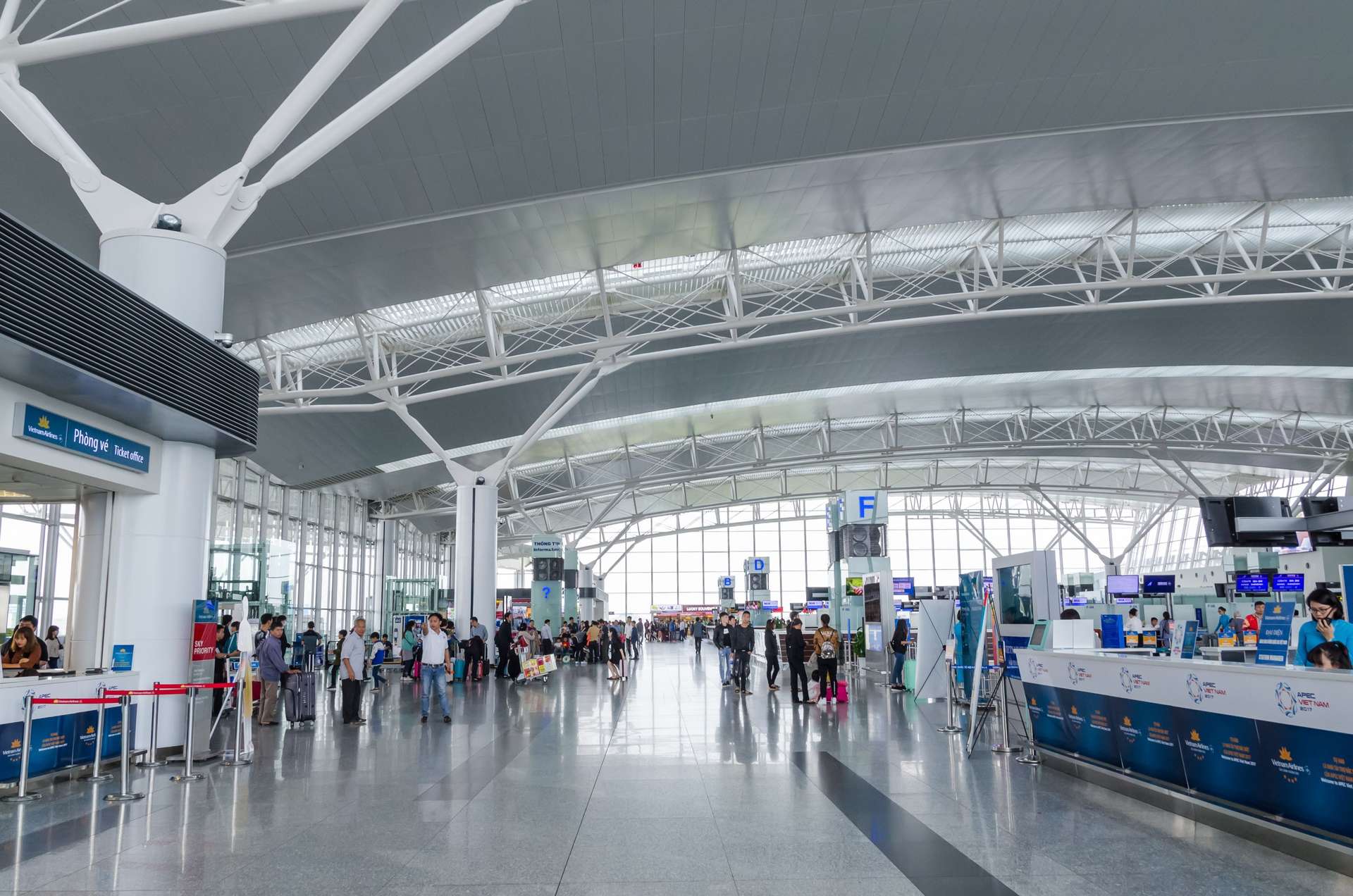 Mỗi phương tiện đến sân bay Nội Bài sẽ có mức phí khác nhau