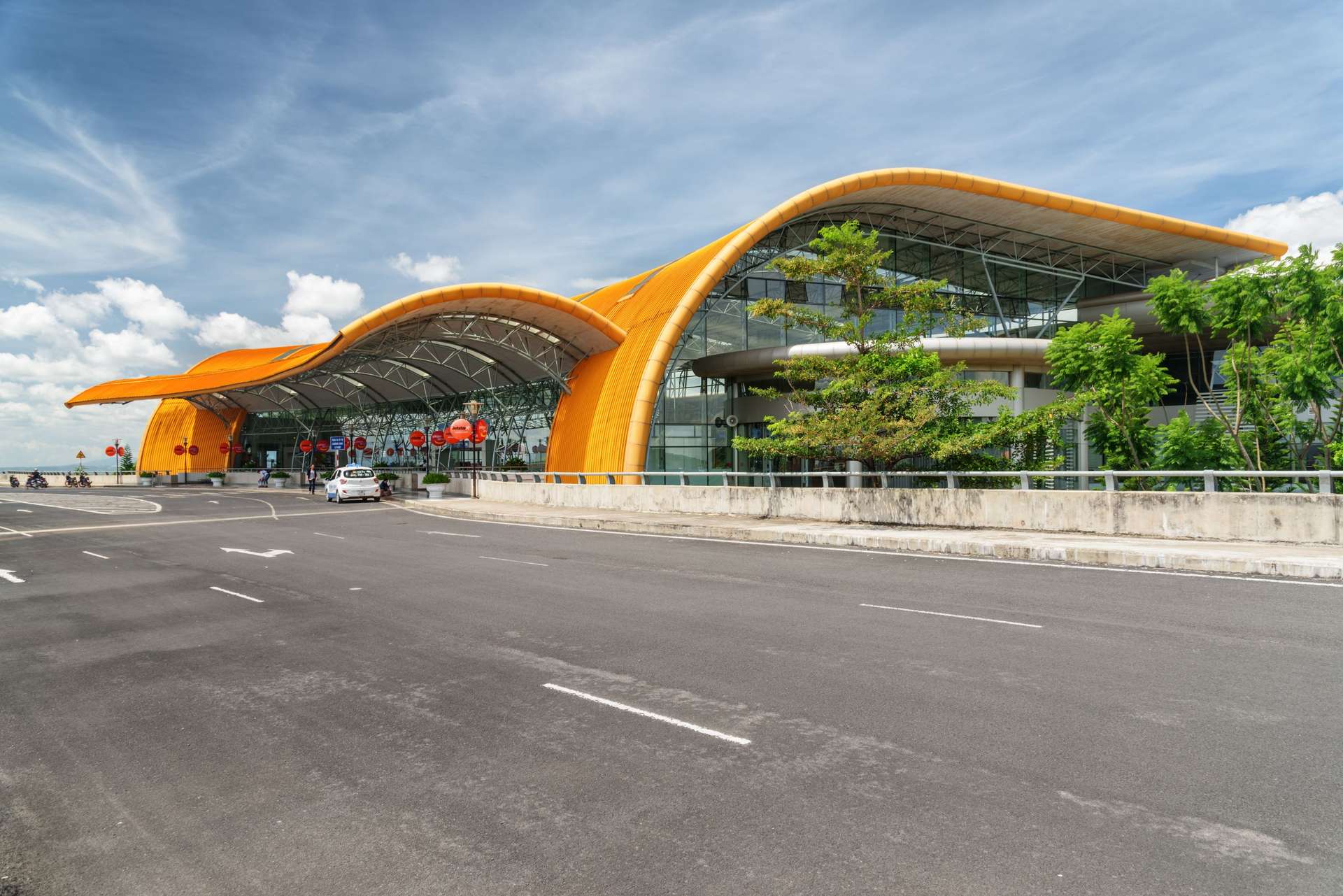 Di chuyển bằng taxi đến sân bay Liên Khương