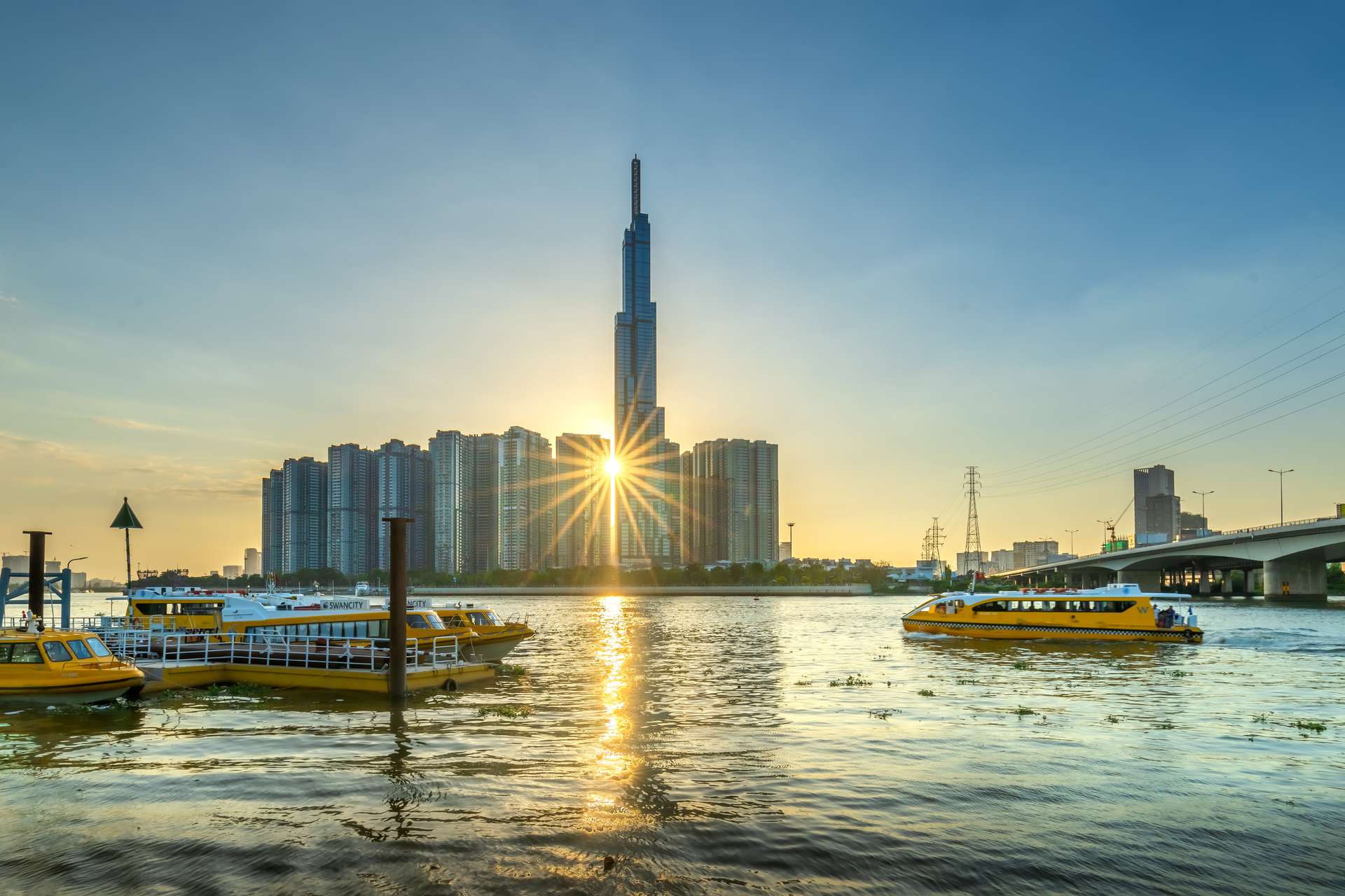 Du ngoạn trên sông Sài Gòn