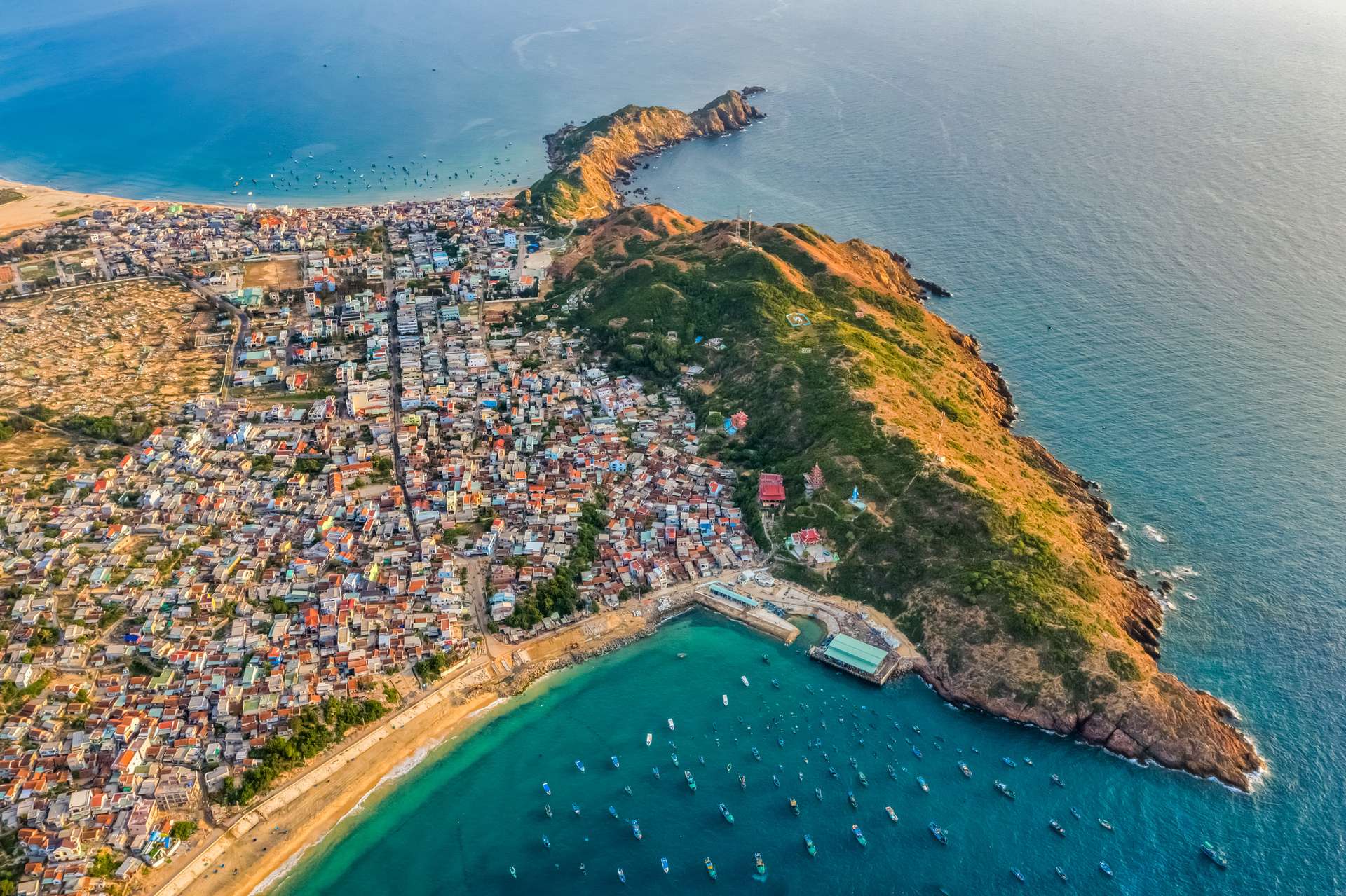 Thành phố Quy Nhơn nhìn từ trên cao