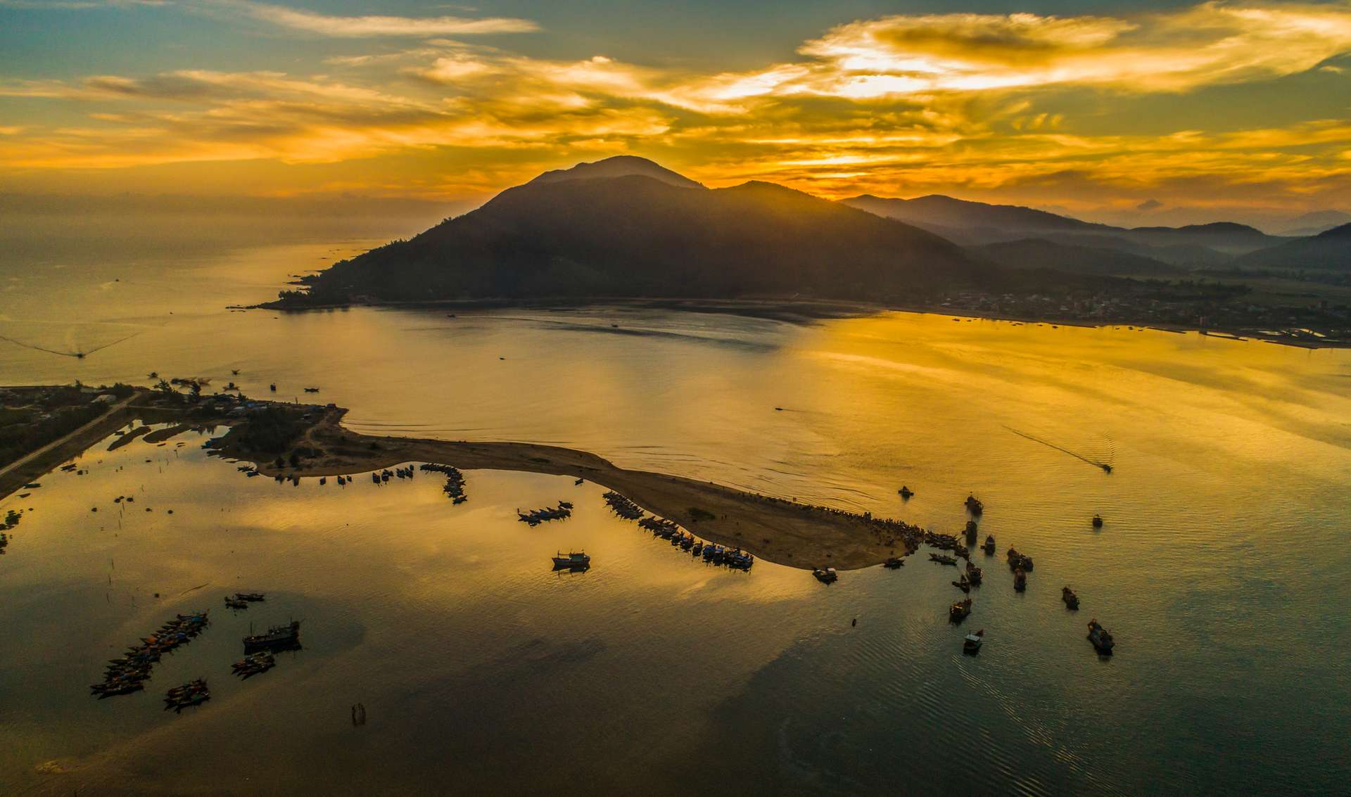 Hoàng hôn biển Thiên Cầm