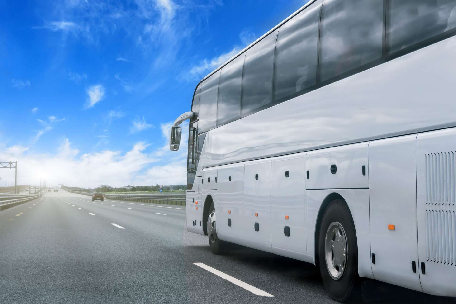 Xe khách Hà Nội Móng Cái là một trong các phương tiện phổ biến của chuyến đi