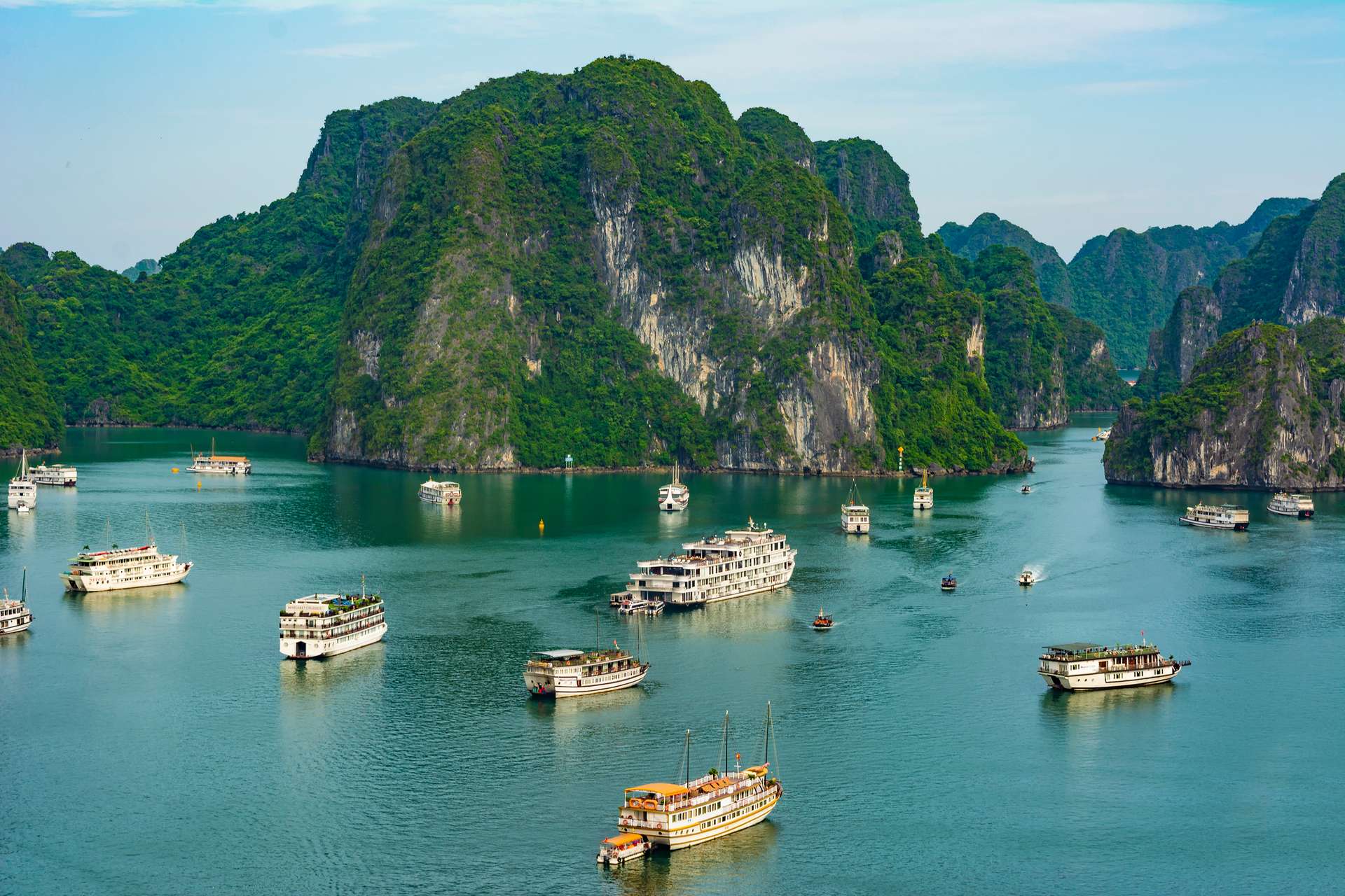 Quảng Ninh yên bình với núi non hữu tình
