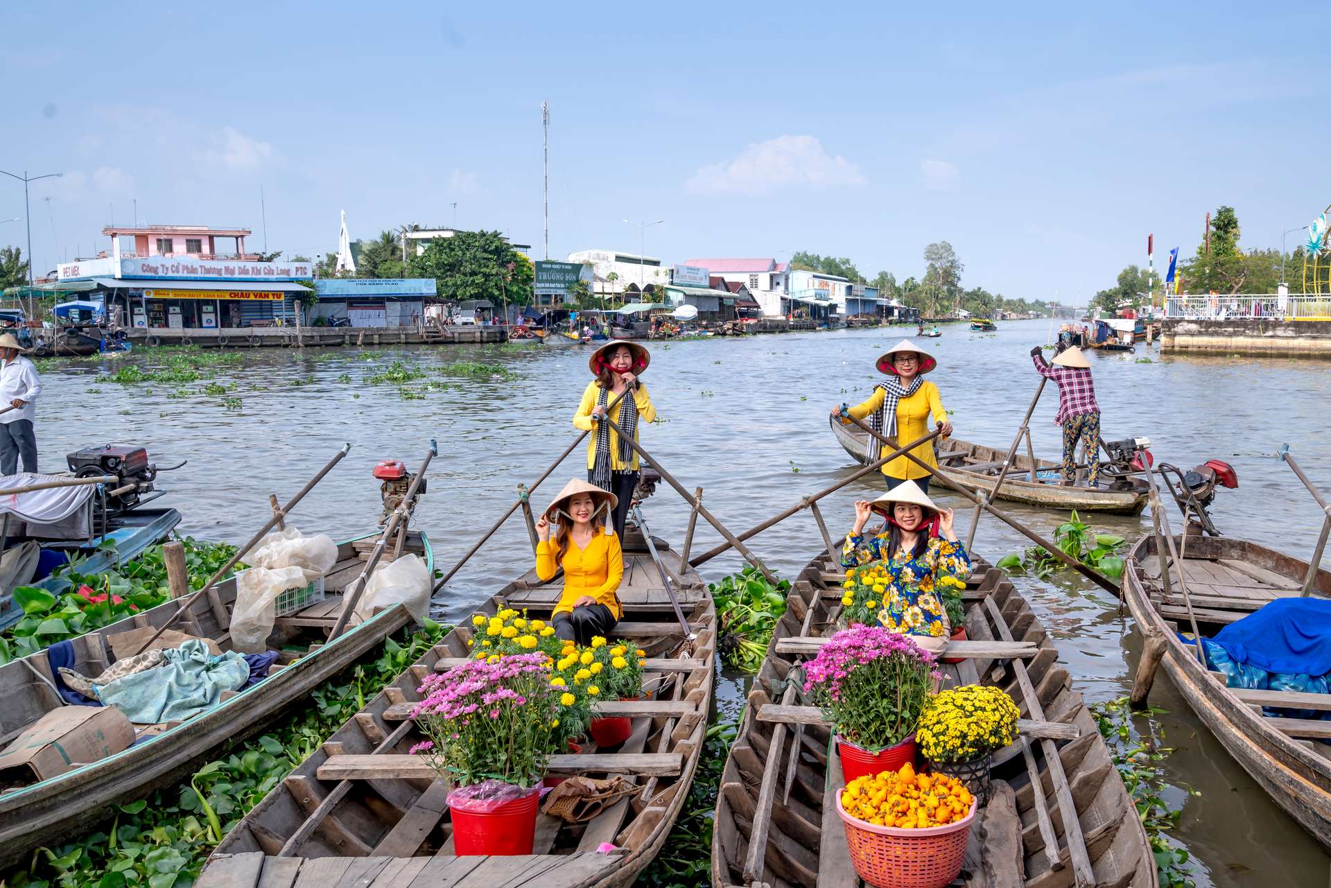Một góc chợ nổi vào buổi sáng