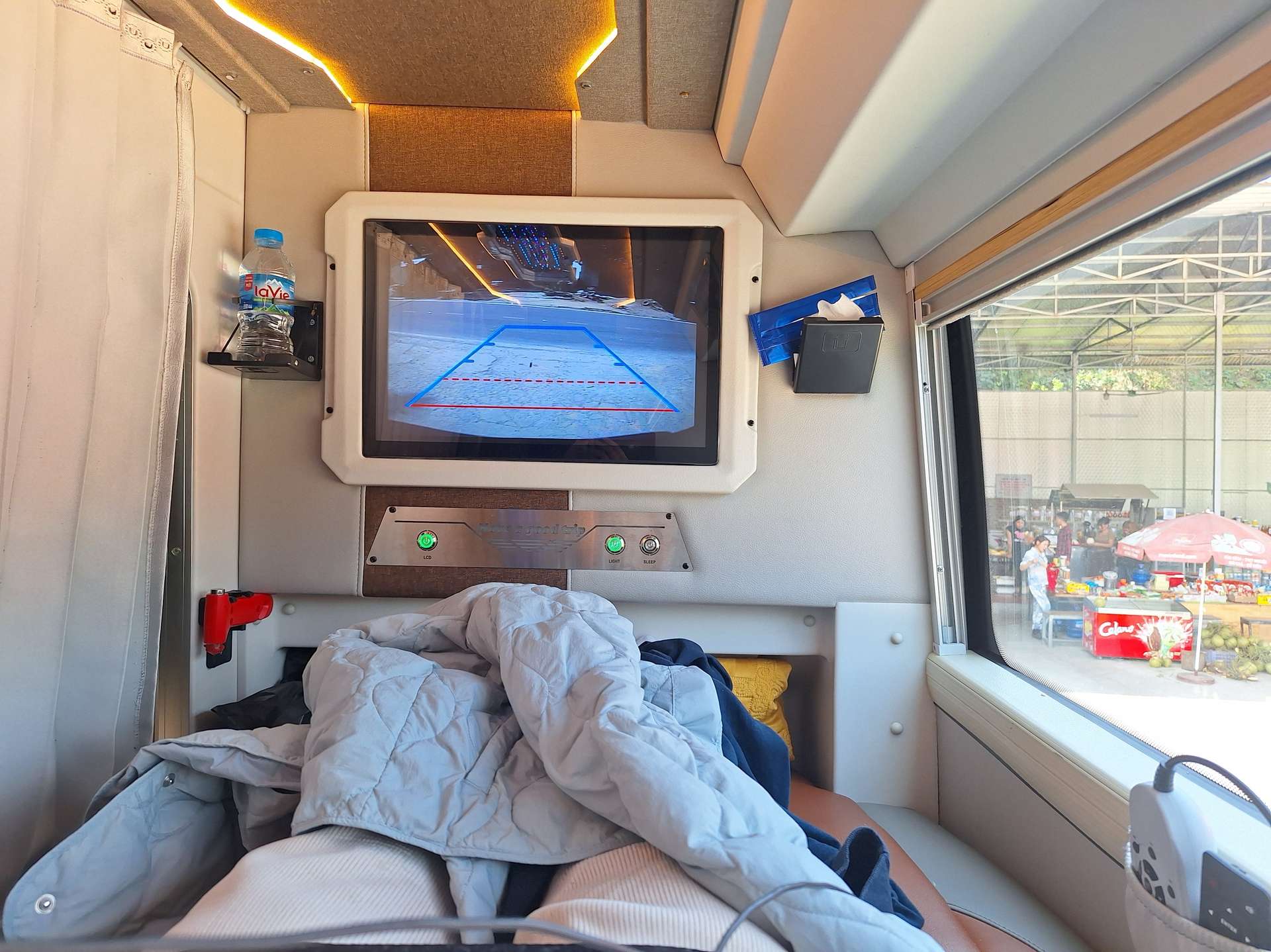 >Không gian trong xe limousine