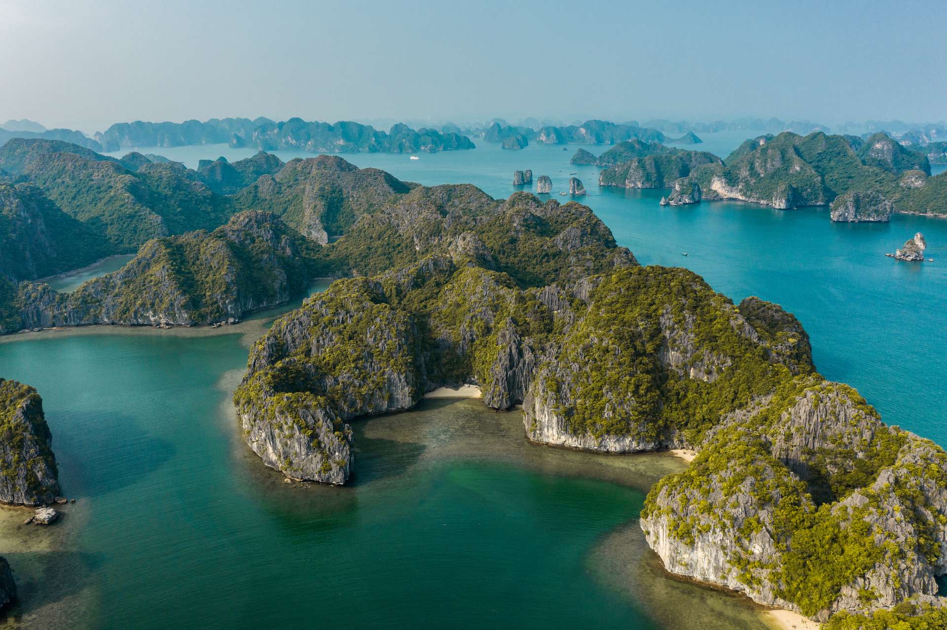 Vịnh Bái Tử Long - Vân Đồn (Quảng Ninh)