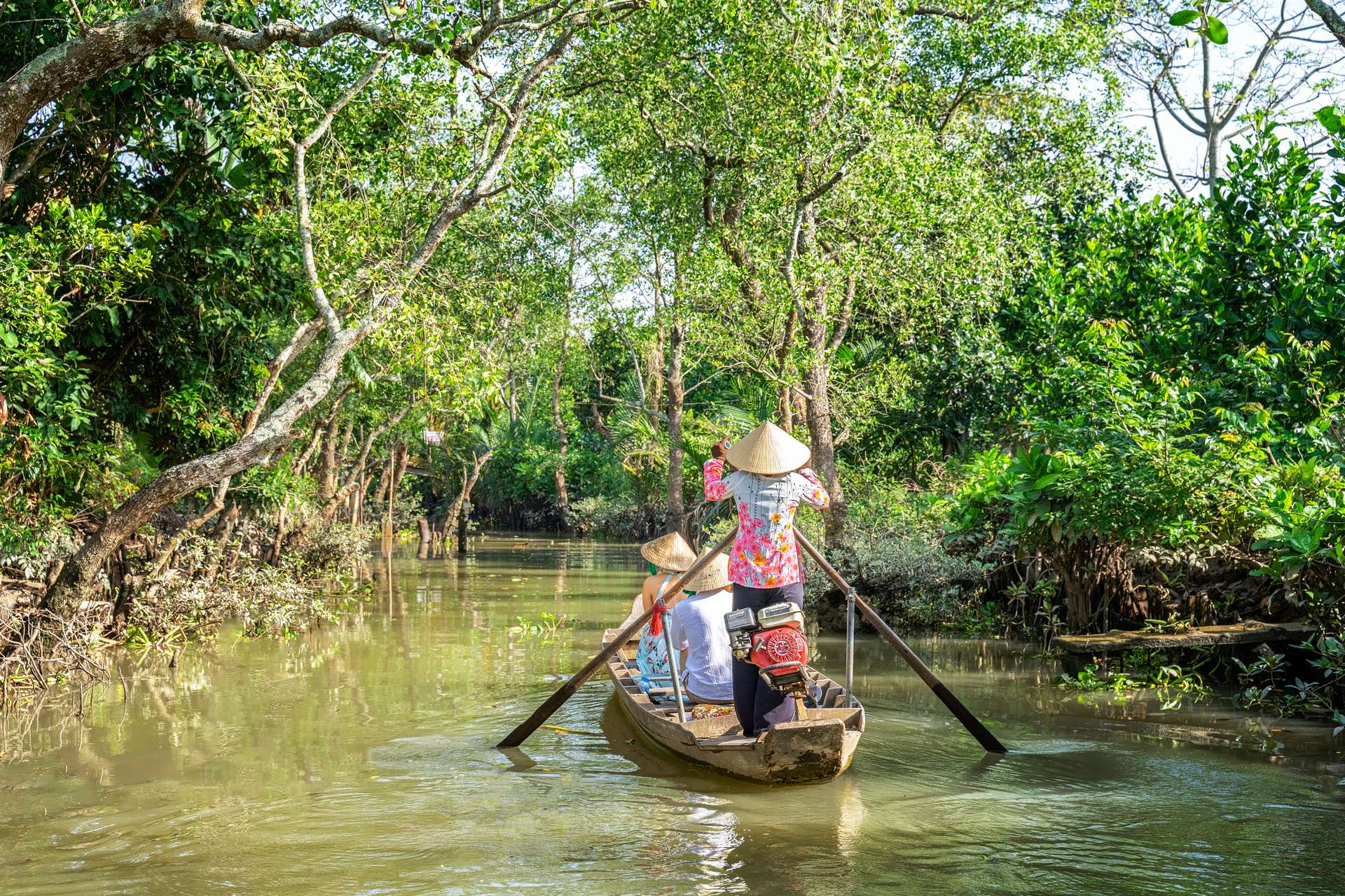 Trải nghiệm đi xuồng ở Tiền Giang