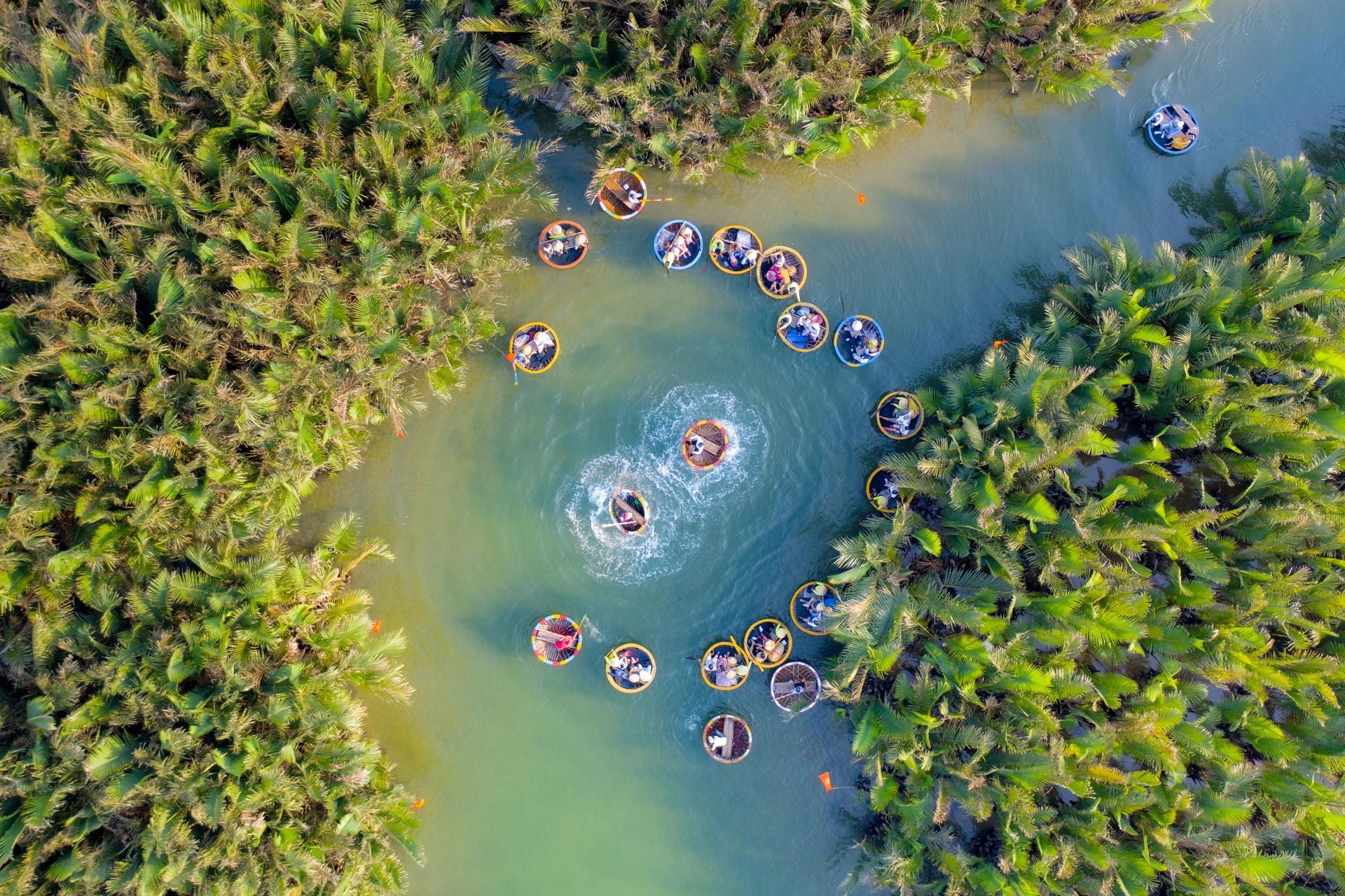 Trải nghiệm thuyền thúng tại rừng dừa Bảy Mẫu