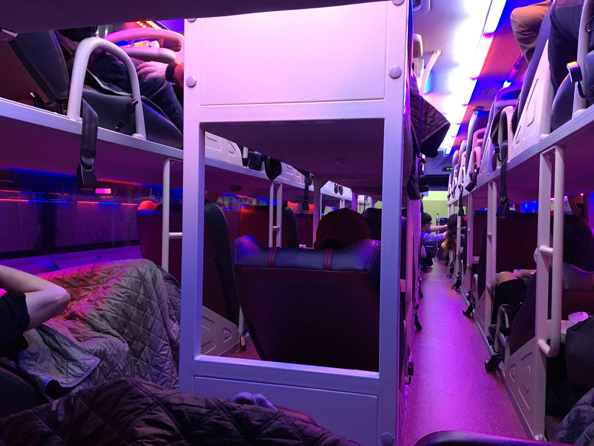 >Xe limousine là phương tiện di chuyển phổ biến cho tuyến Sài Gòn Pleiku
