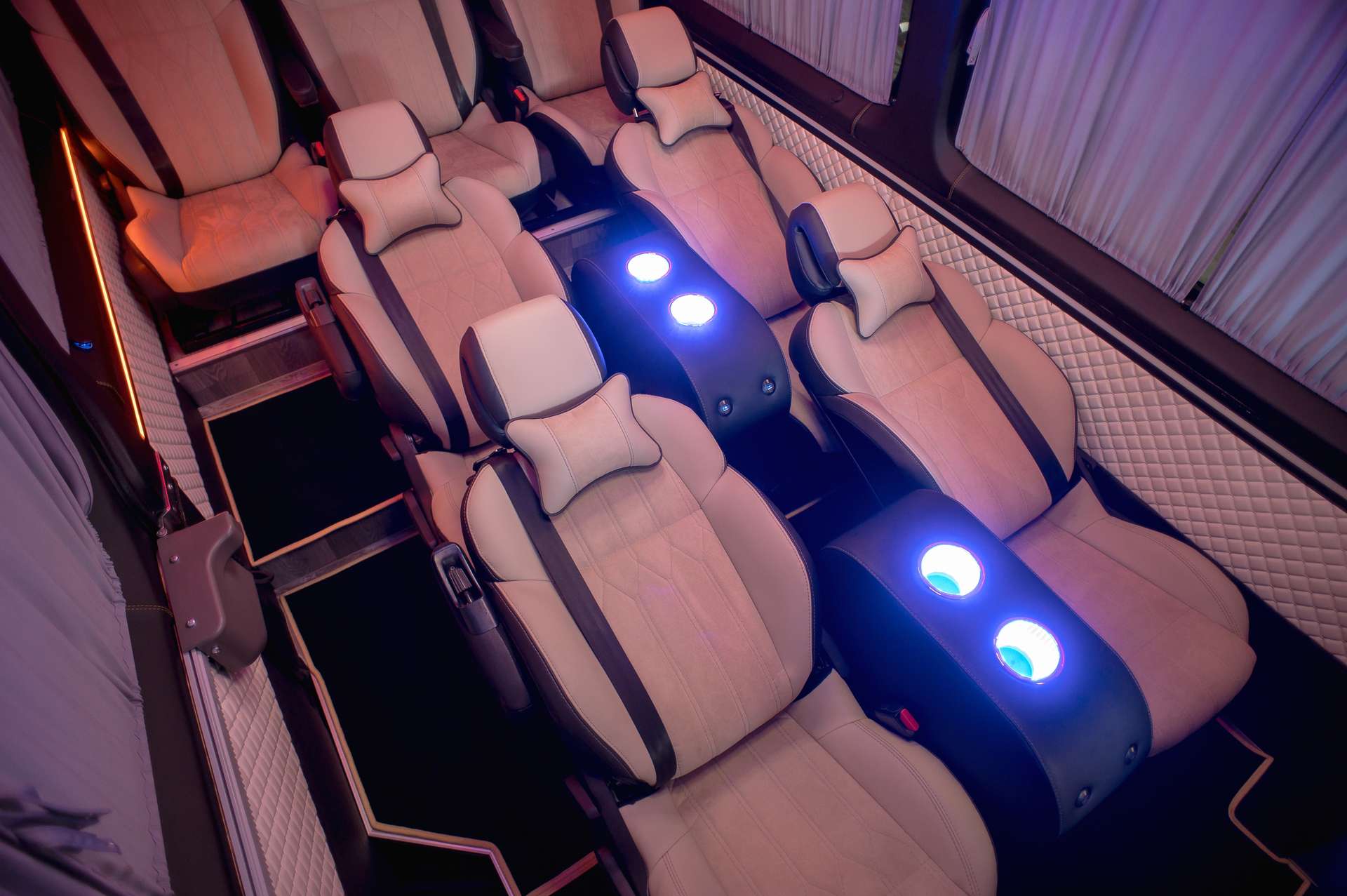 Không gian bên trong của xe limousine