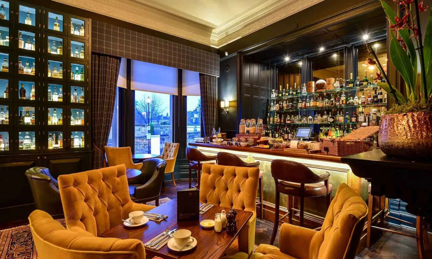 không gian khách sạn The Roseate Edinburgh