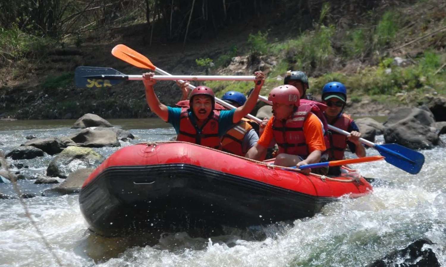 tour Tây Java đi bè trên sông Cimanuk