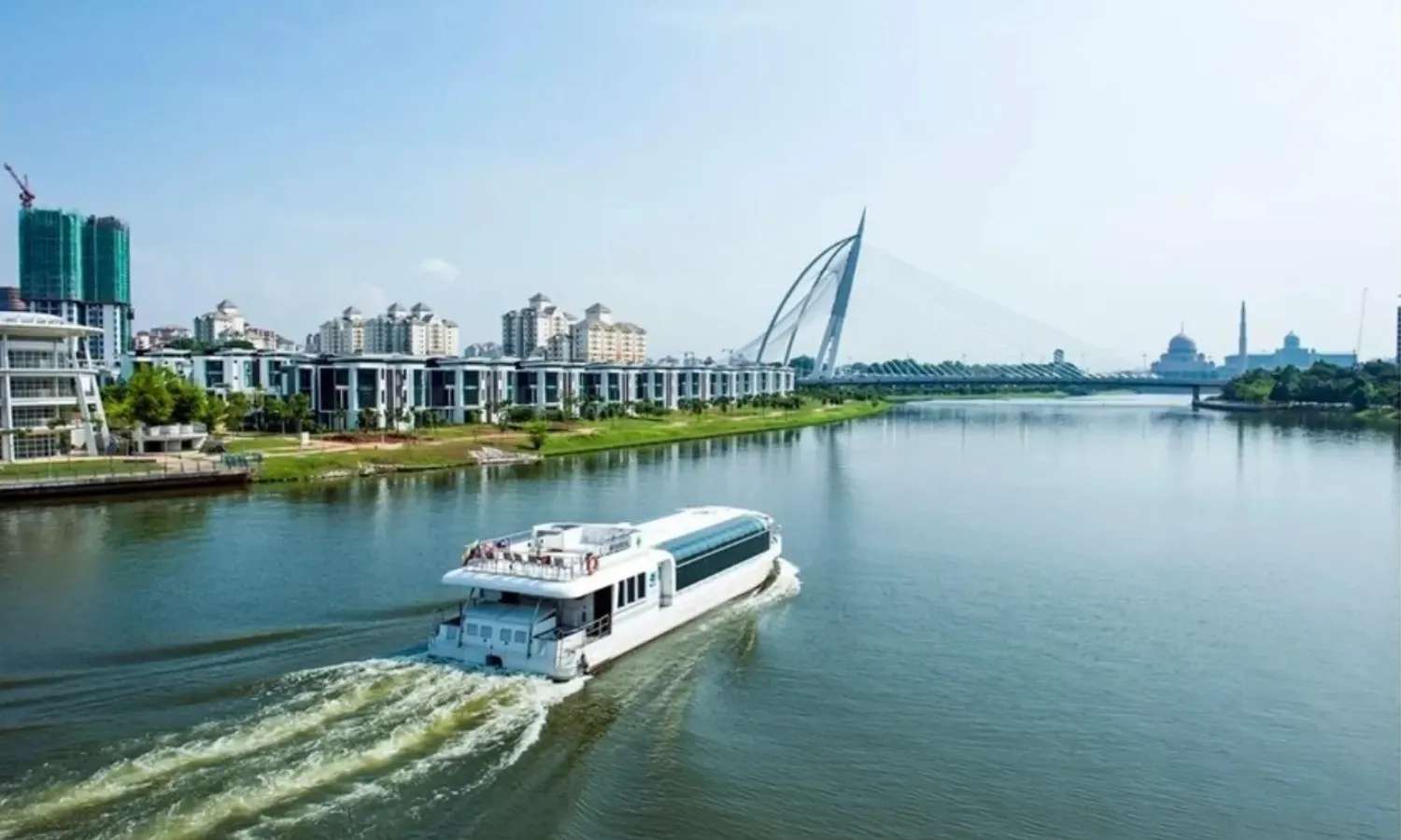 Du lịch Putrajaya tự túc bằng thuyền
