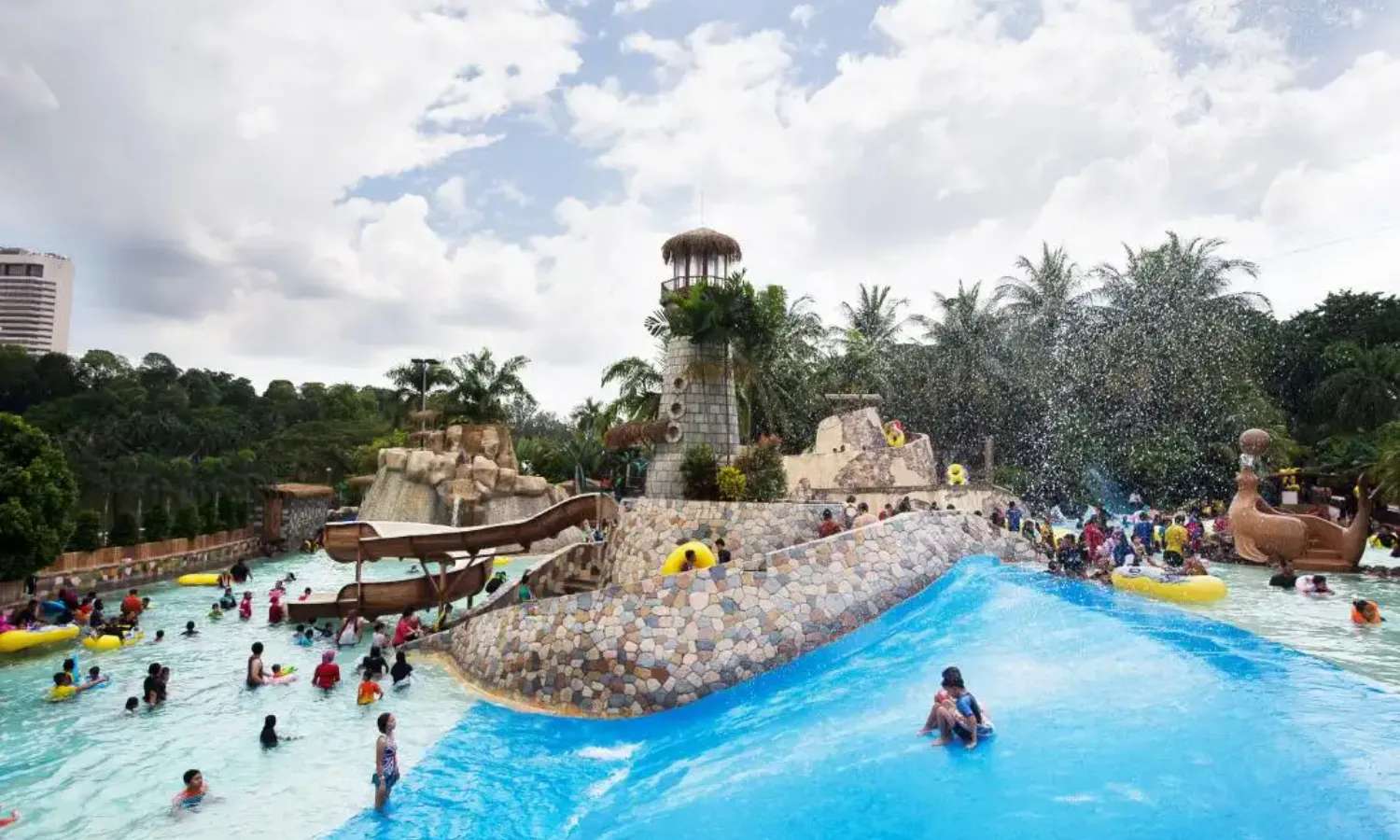 công viên nước Wet World là khu vui chơi Shah Alam nổi tiếng