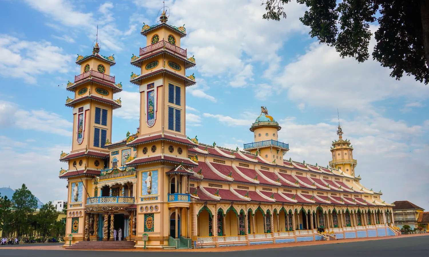 Tòa Thánh Cao Đài trong các tour Tây Ninh