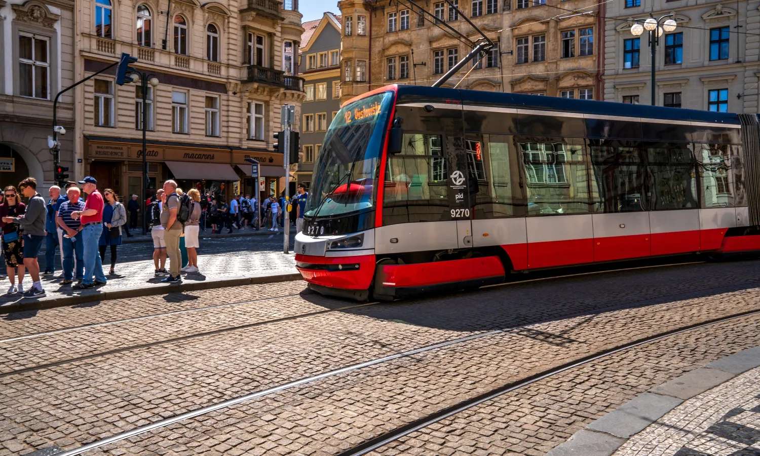 Di chuyển bằng xe điện tại Prague
