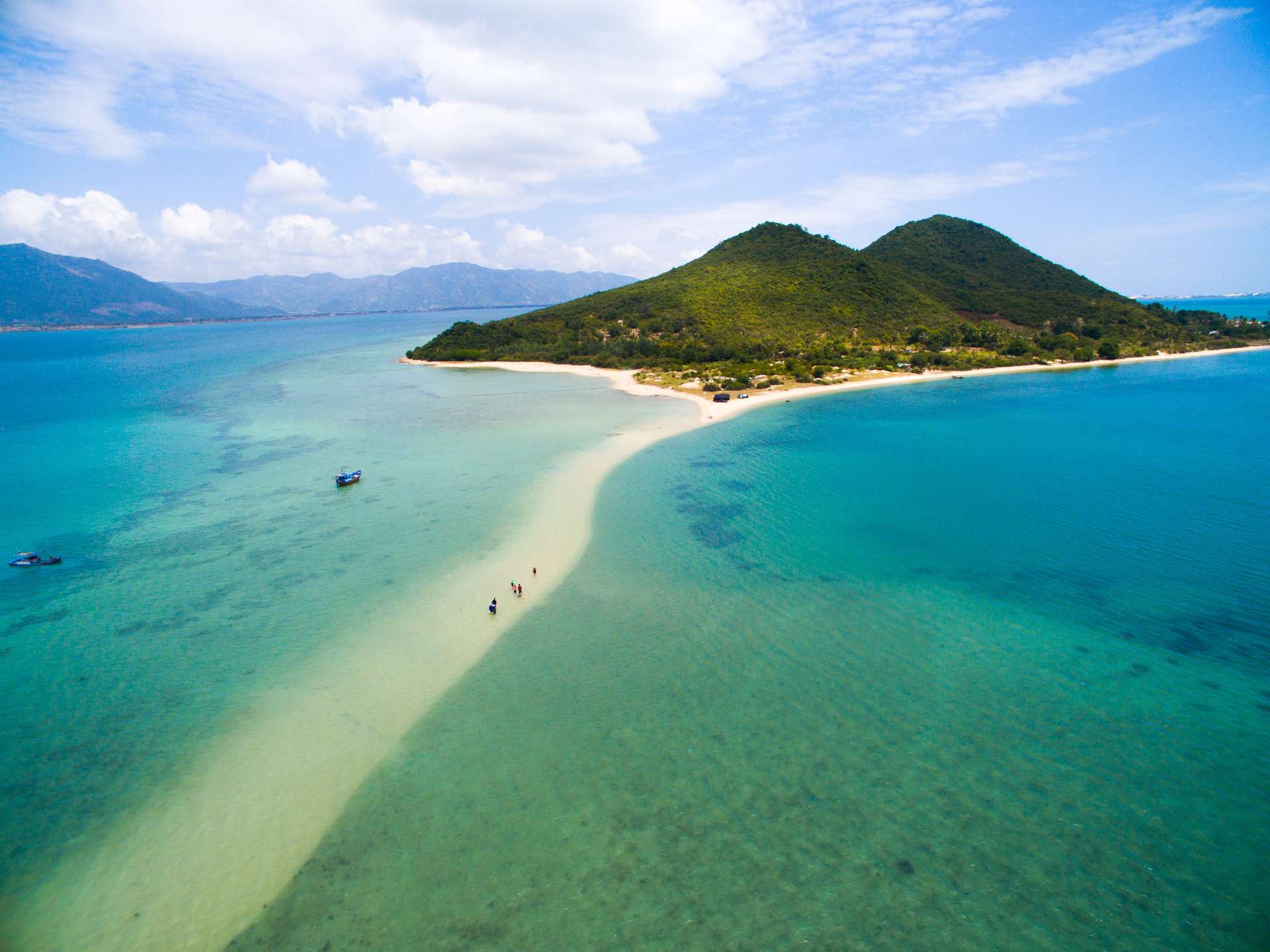 Hình ảnh trên cao của đảo Điệp Sơn Nha Trang