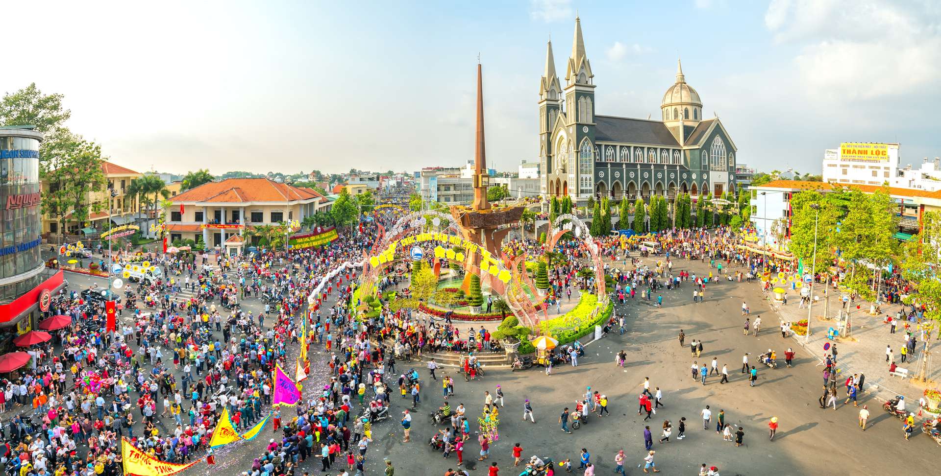 Dòng người tại trung tâm thành phố Bình Dương