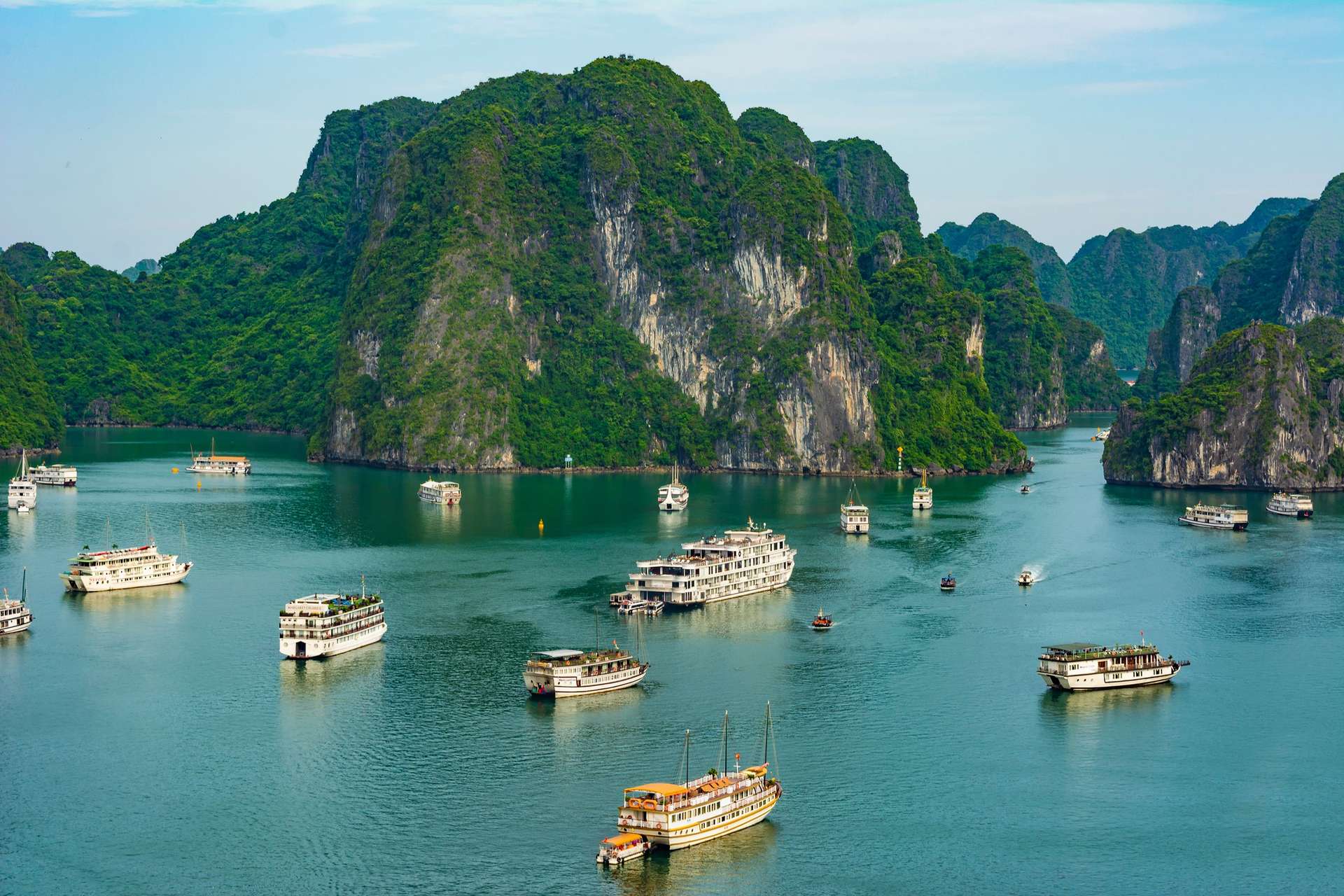 Vẻ đẹp hùng vĩ của di sản thế giới - Vịnh Hạ Long