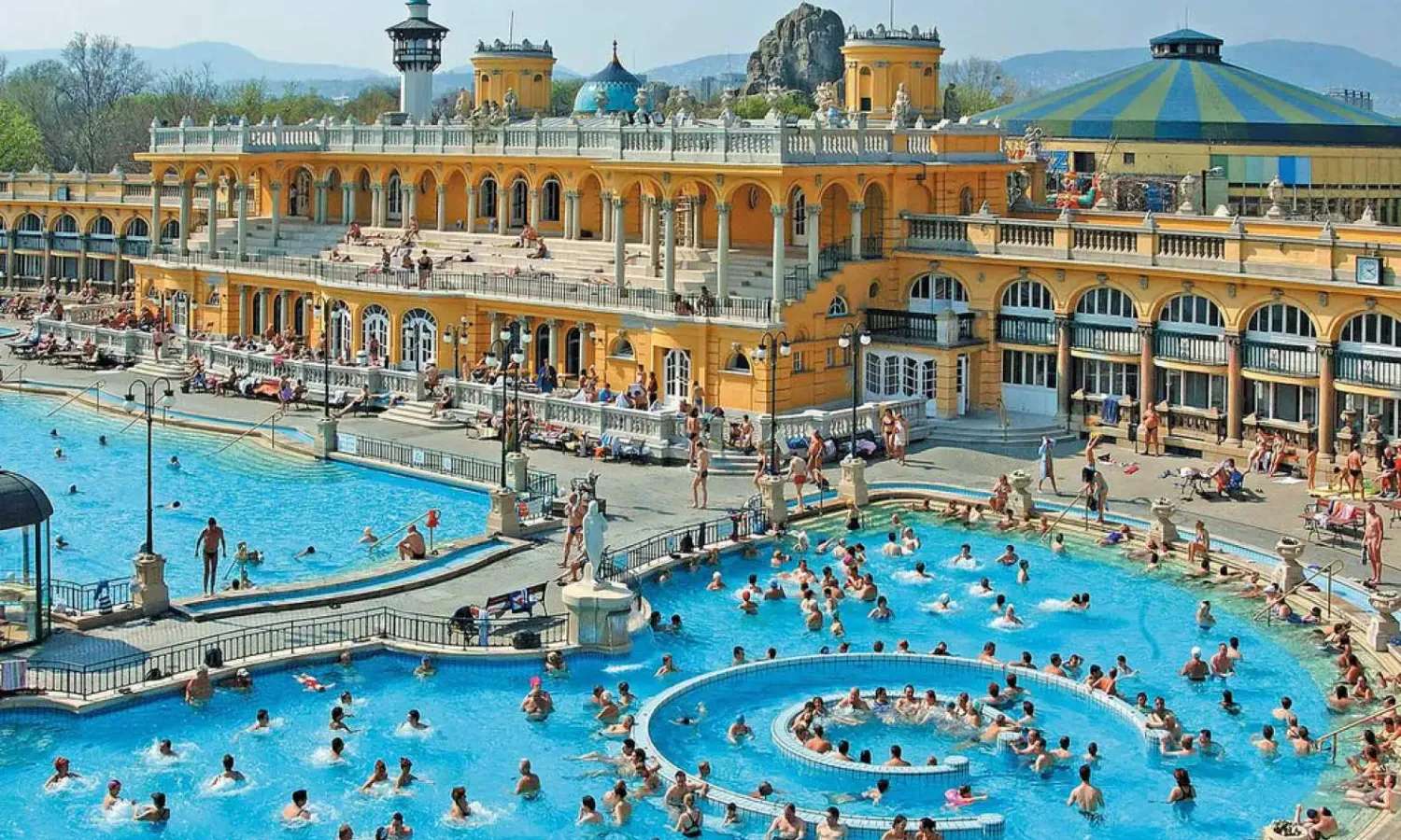 Thư giãn tại suối nước nóng ở Budapest