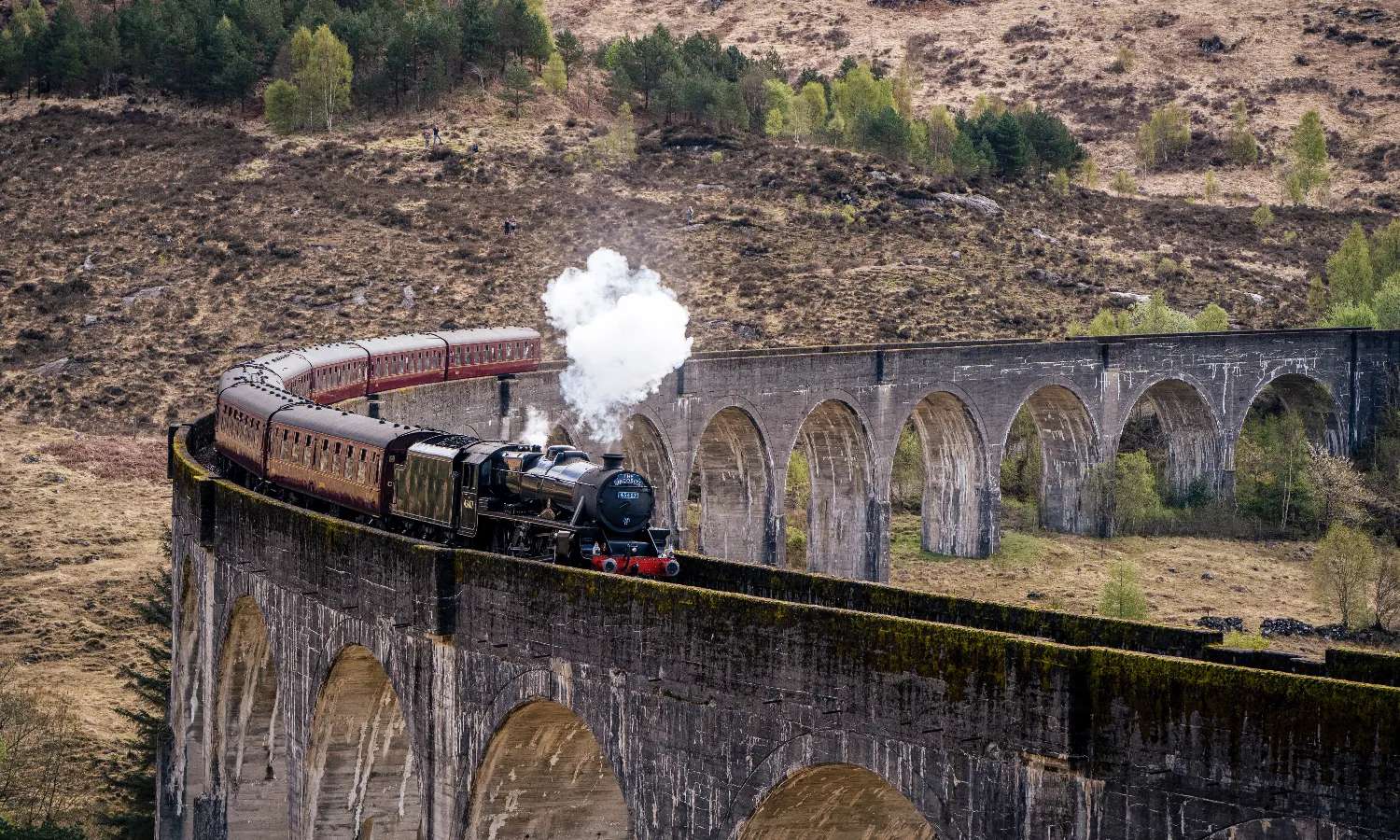 tour Scotland bằng tàu tốc hành Hogwarts Express