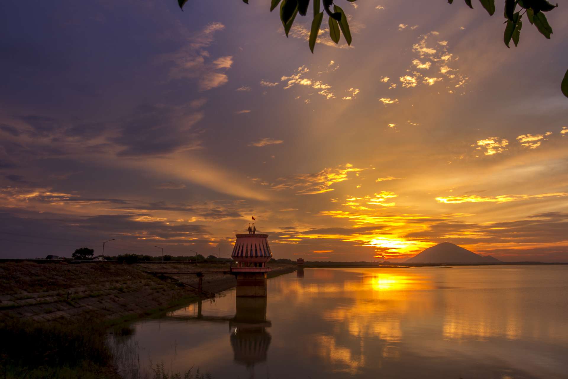 Cảnh đẹp thơ mộng ở hồ Dầu Tiếng