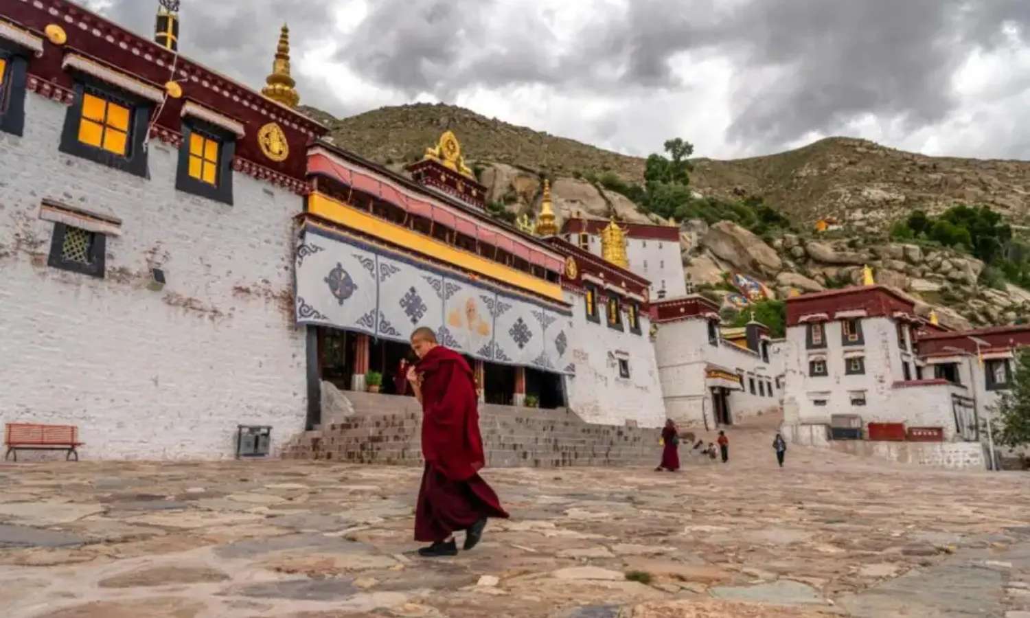Tu viện Sera trong tour Tây Tạng