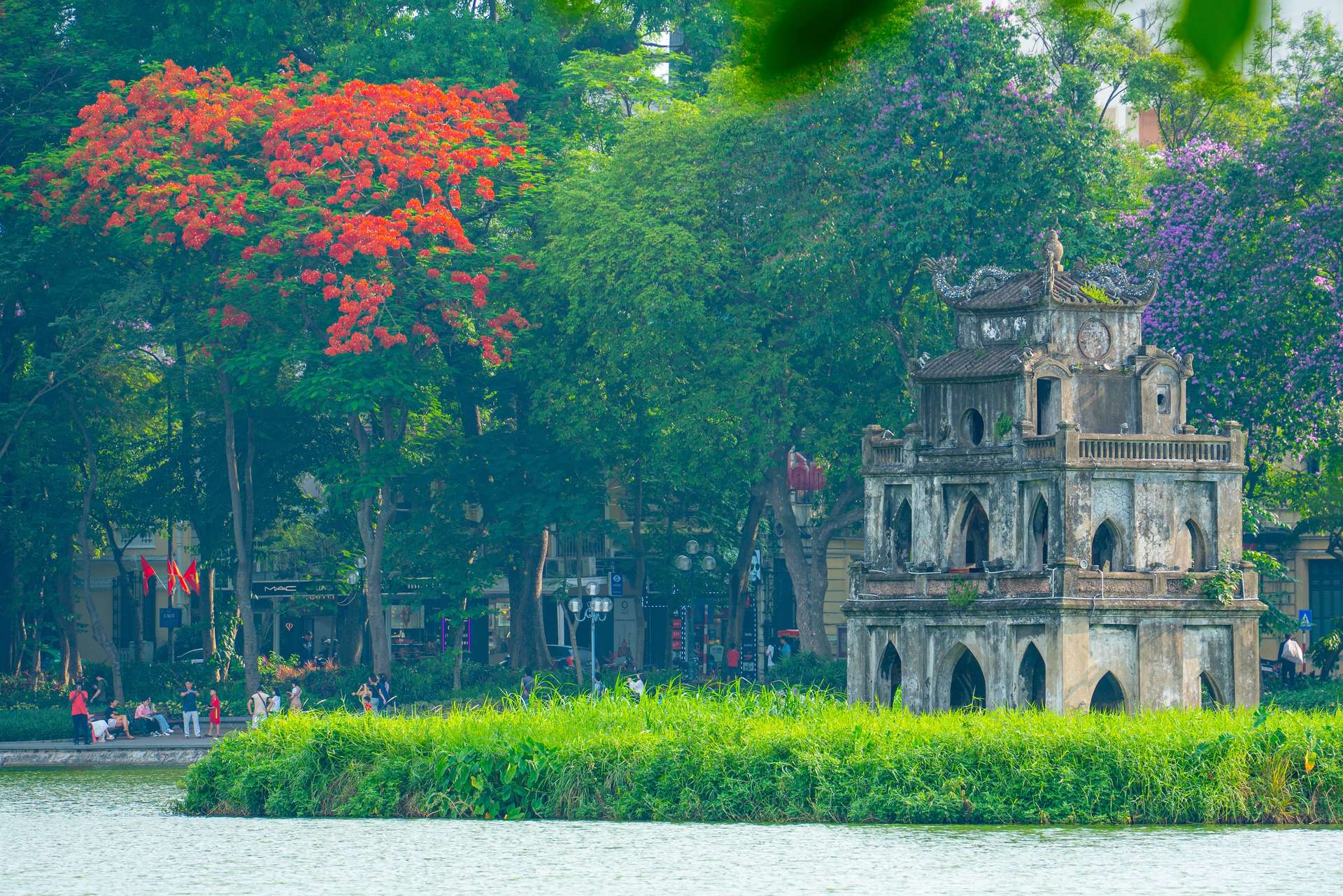 Buổi sáng Hồ Hoàn Kiếm